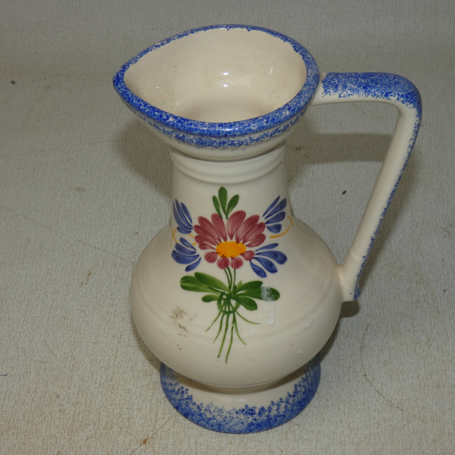 Ensemble  Pichet et Vase en Porcelaine avec une Décoration de Fleurs Fait Main État correct - Vue 2 - 