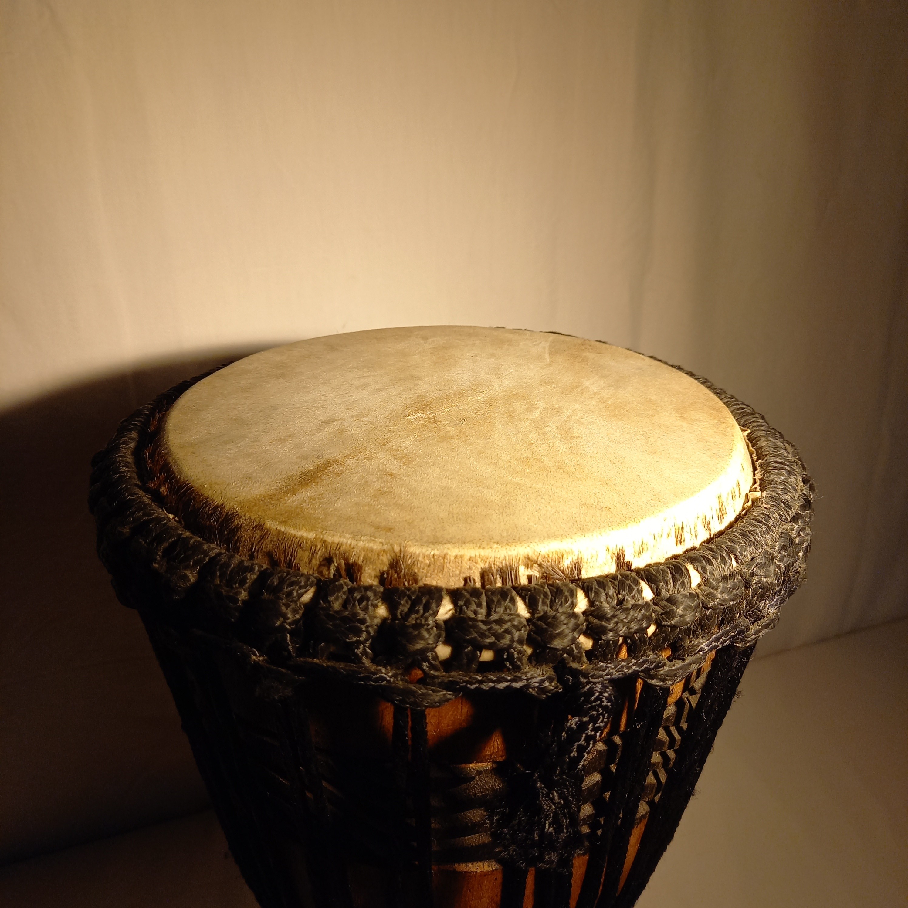 Tam tam africain en bois & tissu - Photo 6