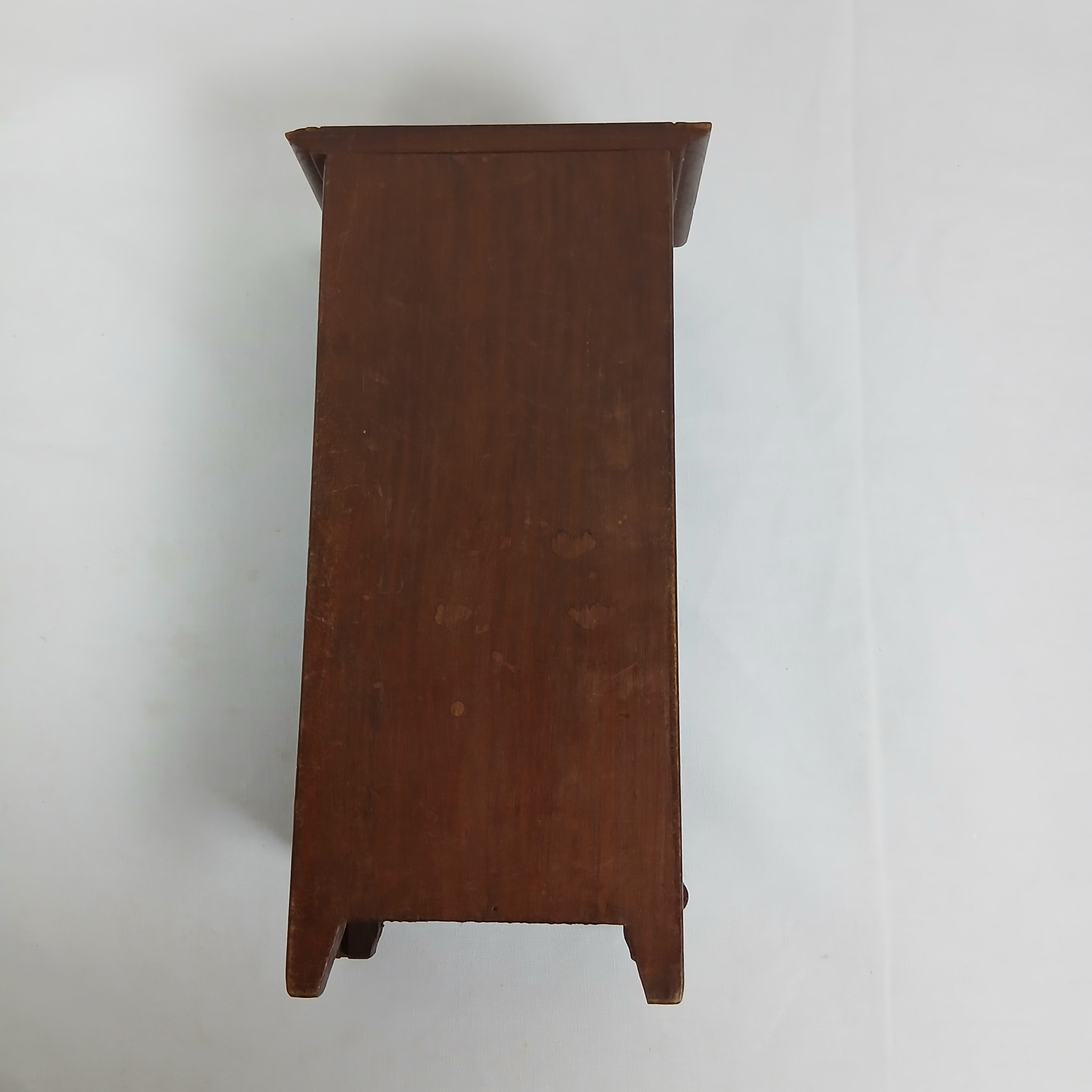 Voir photo 11 de ARMOIRE POUR POUPÉE BRETONNE AVEC HORLOGE MÉCANIQUE VINTAGE ARMOIRE POUR POUPÉE BRETONNE AVEC HORLOGE MÉCANIQUE VINTAGE État correct - Vue 11 -