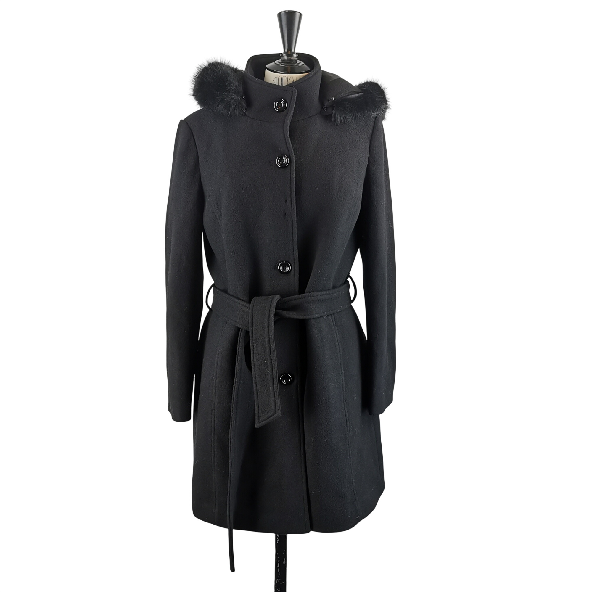 Acheter Manteau noir avec capuche fausse fourrure riu (estimé) - Taille 38 (estimé) Comme neuf - 27,30 € Manteau noir avec capuche fausse fourrure riu (estimé) - Taille 38 (estimé) Comme neuf - reconditionné disponible sur Label Emmaüs
