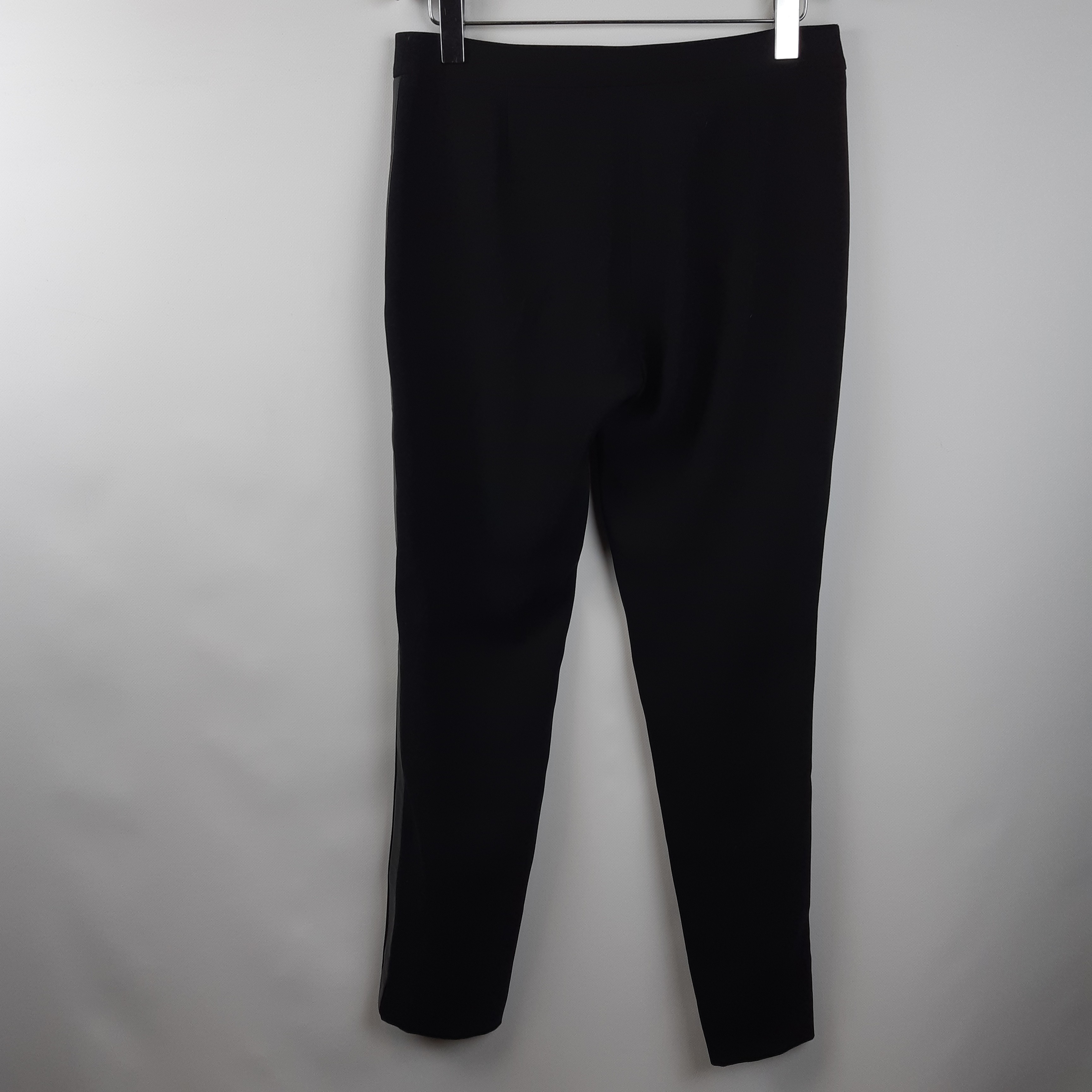 Voir photo 3 de Zapa - Pantalon noir chic - Taille 40 Longueur 95 Zapa - Pantalon noir chic - Taille 40 Longueur 95 Très bon état - Vue 3 -