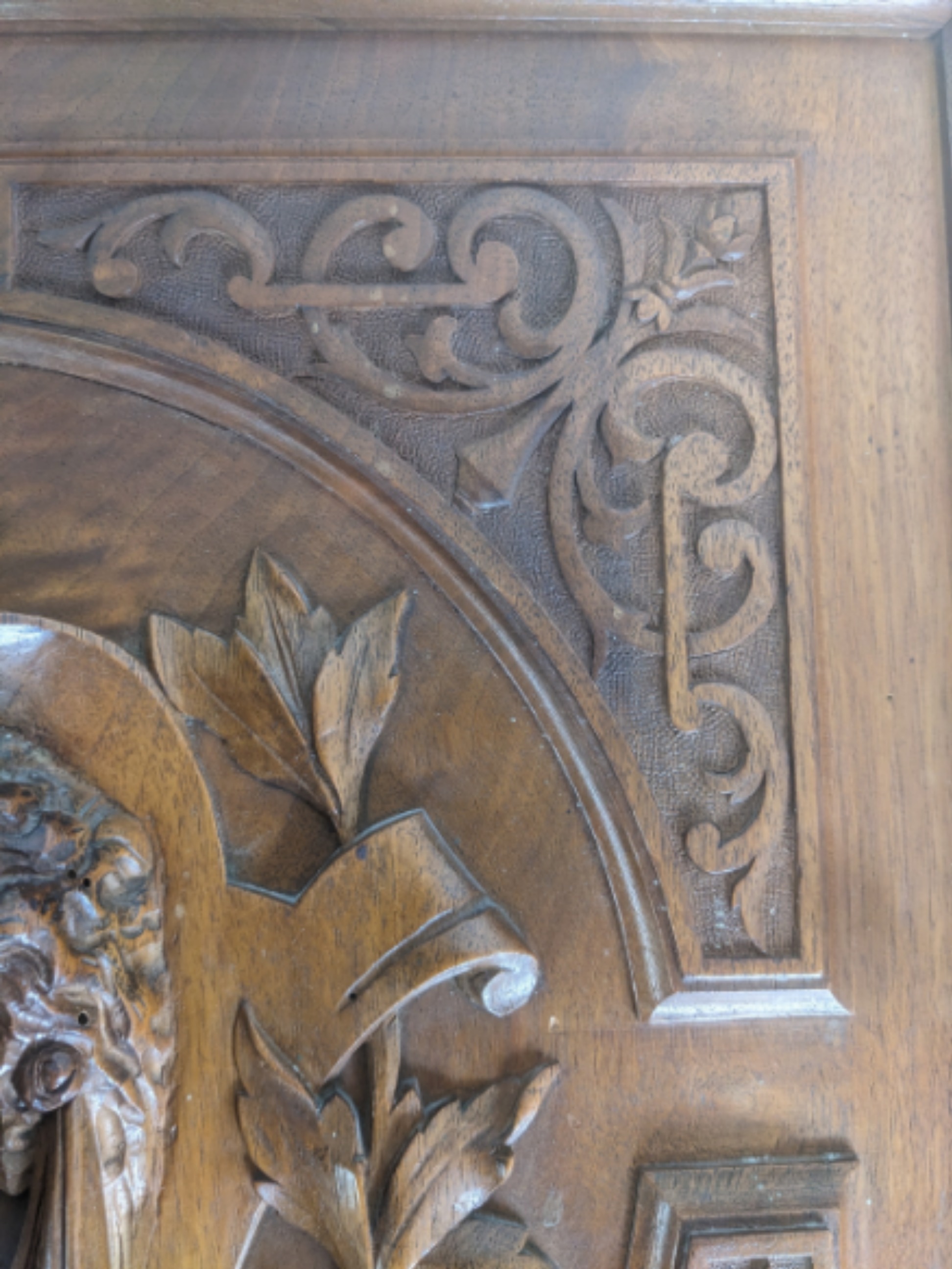 Ancienne porte en bois sculpté - Photo 2