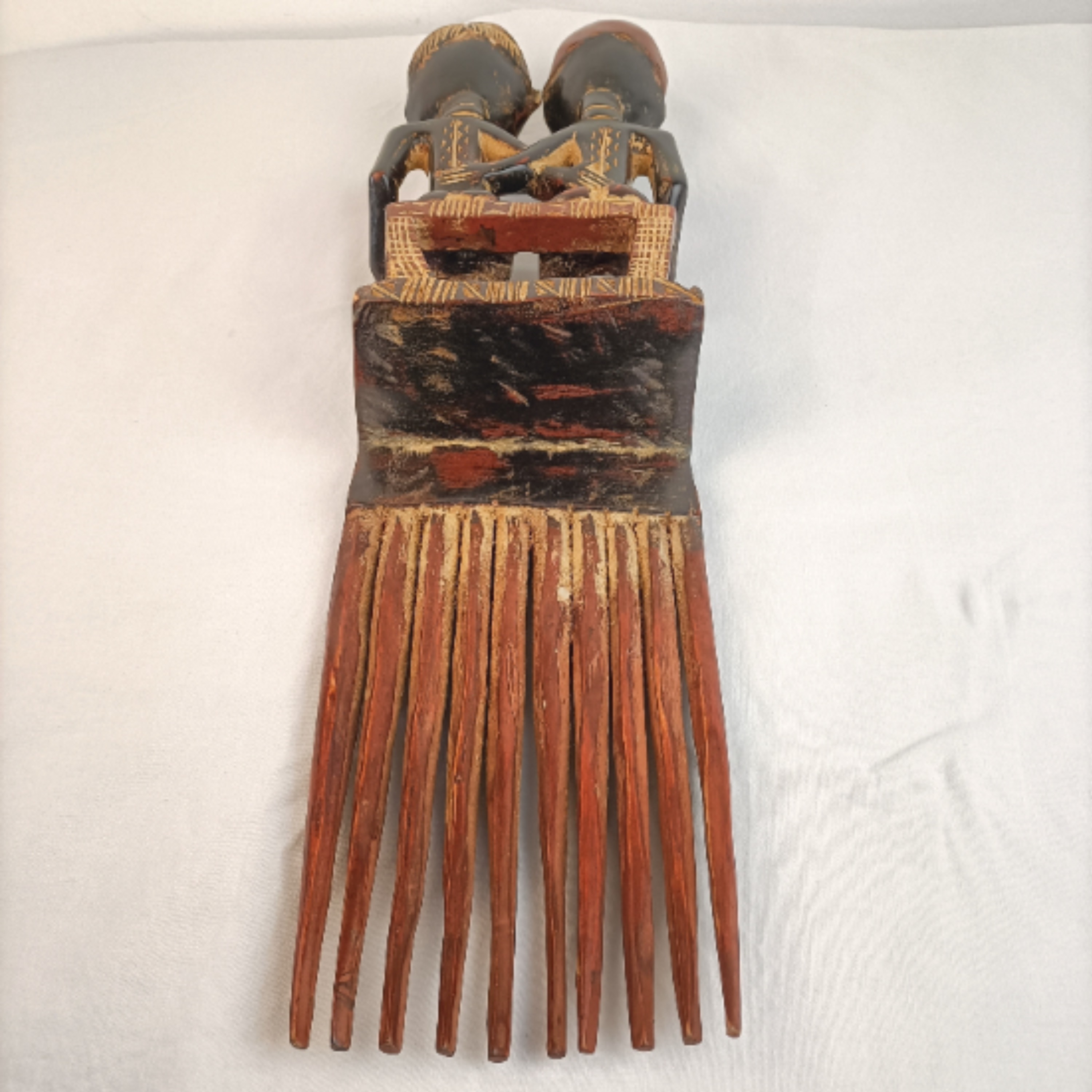 Sculpture statue peigne en bois africain - Photo 10