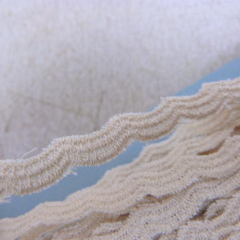  Plaquette de Galon Beige Dimensions : Longueur de 9m 20 Largeur 0.5cm NEUF Comme neuf - Vue 2 - 