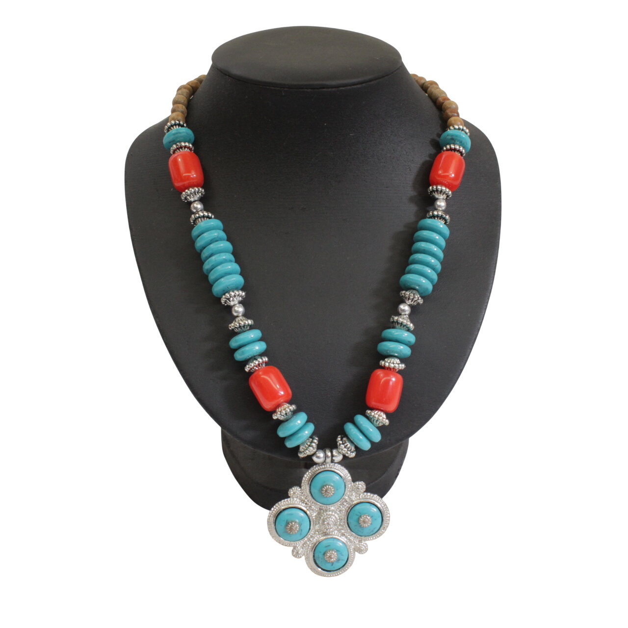 Collier turquoise Très bon état -  reconditionné disponible sur Label Emmaüs