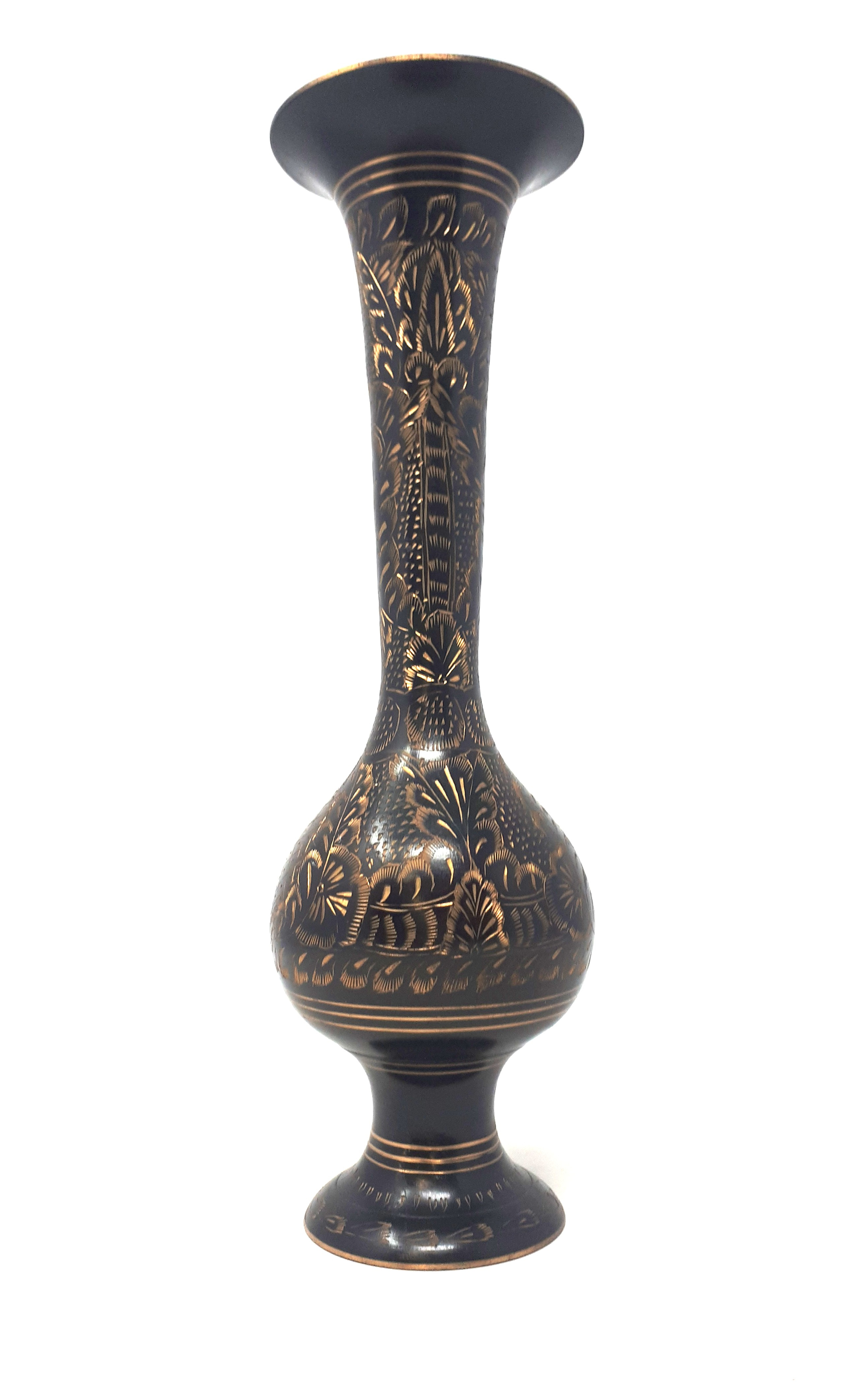 Vase Indien en laiton ciselé - Photo 1