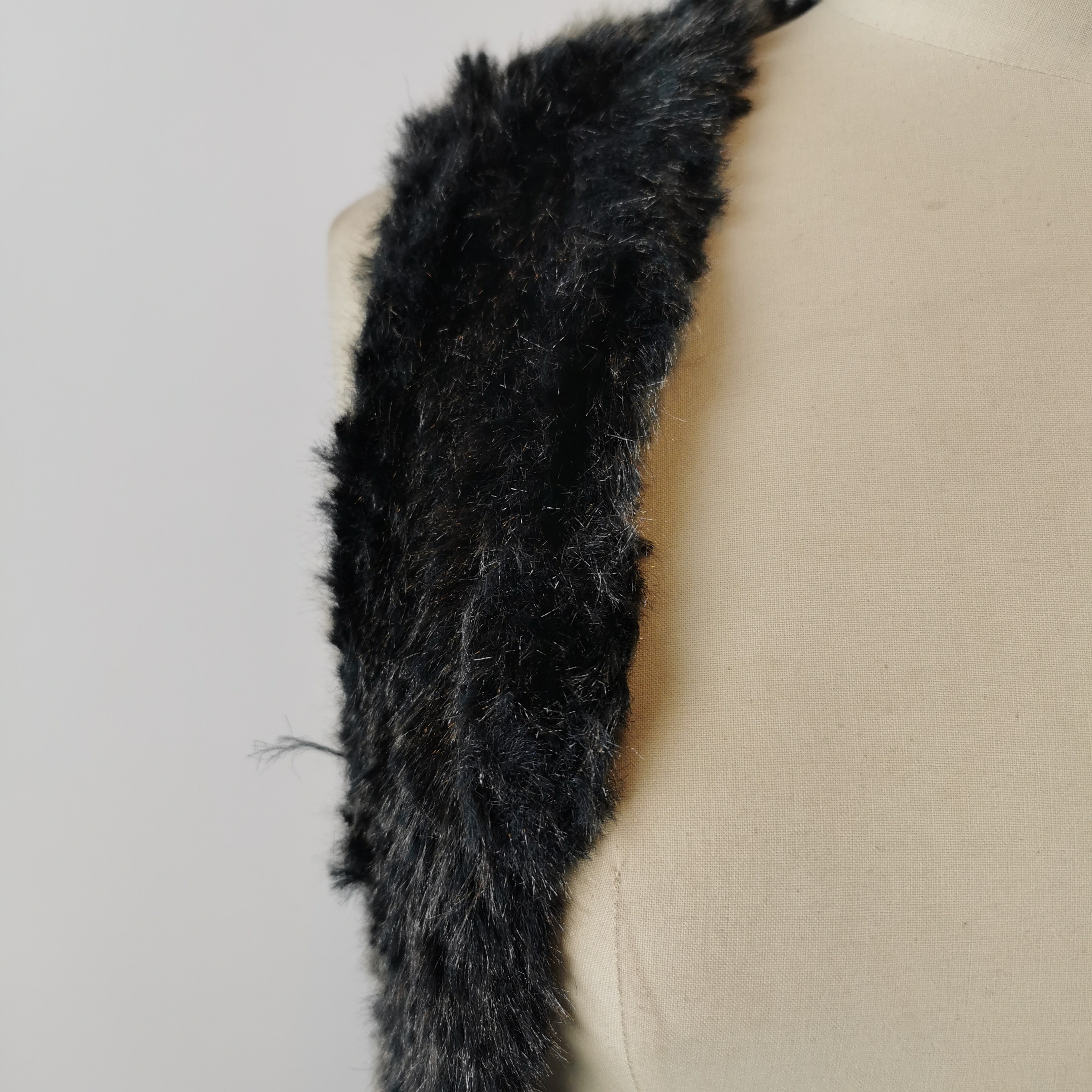 Voir photo 4 de Cardigan sans manche en fausse fourrure TM(estimée) Cardigan sans manche en fausse fourrure TM(estimée) - Vue 4 -
