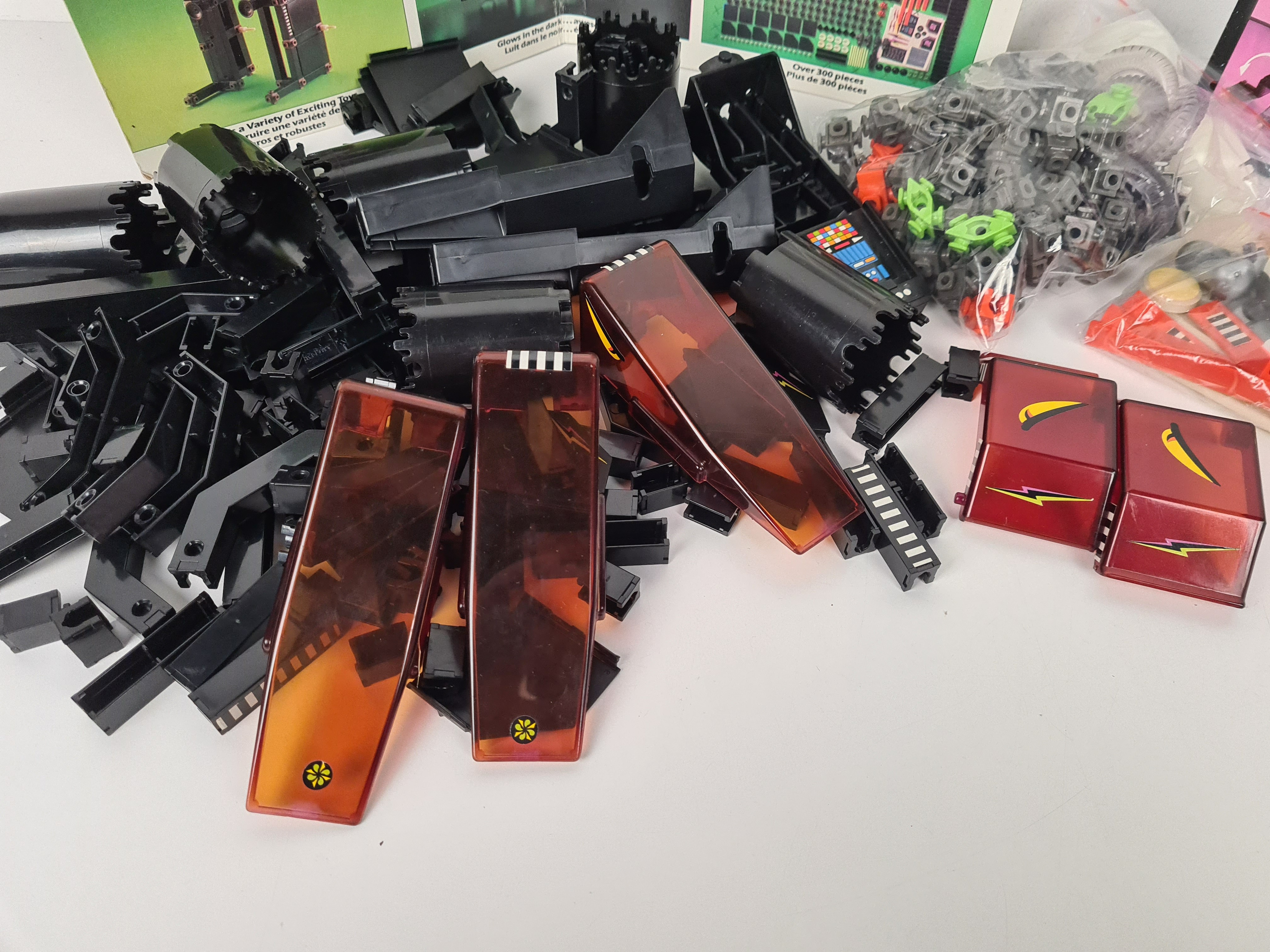 Voir photo 3 de Jeu de construction - Construx Set 6215 Battlestrike Alien Series 1986 - Fisher Price Jeu de construction - Construx Set 6215 Battlestrike Alien Series 1986 - Fisher Price Bon état - Vue 3 -