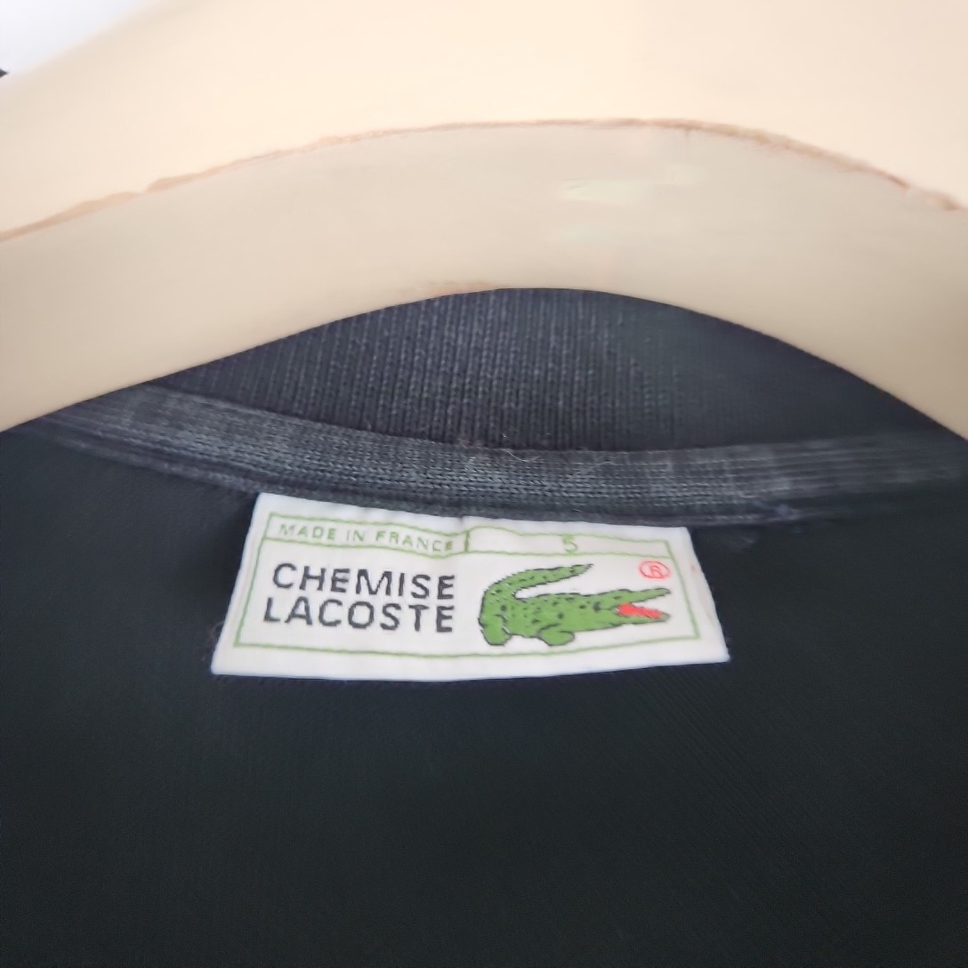 Lacoste - polo noir en coton - Taille 5/44 mesures Carrure Poitrine 46 cm Longueur= 74 cm Bon état - Vue 4 - 