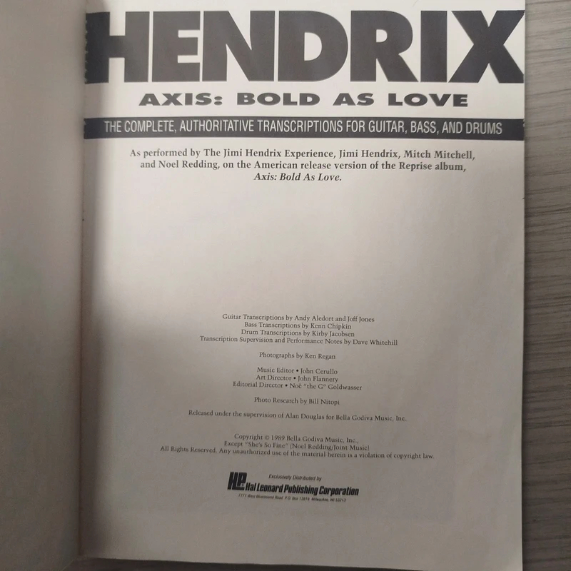 Songbook Jimi Hendrix Axis Bold As Love partitions guitare basse batterie Hal Leonard rare Bon état - Vue 4 - 