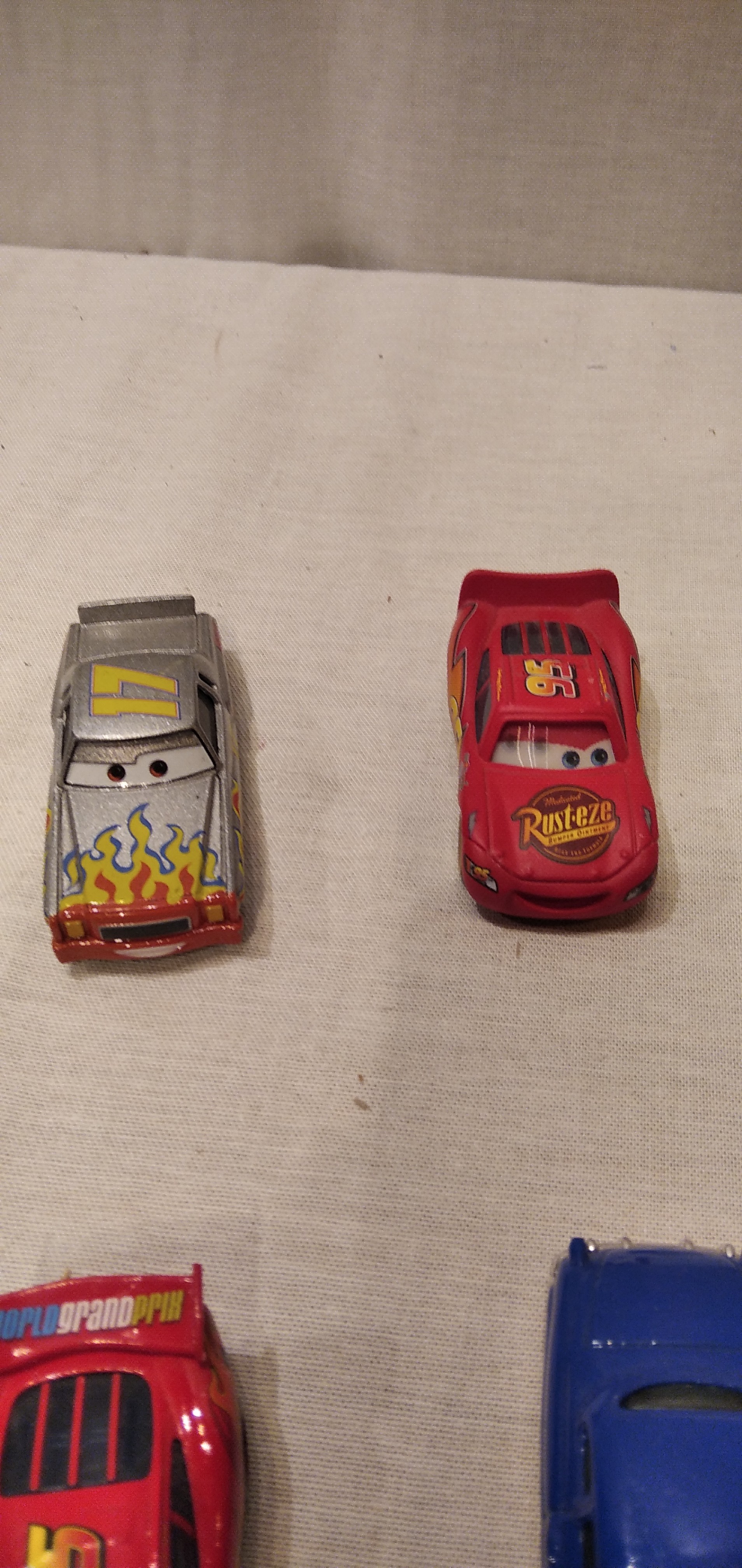 10 voitures "cars" Bon état - Vue 4 - 