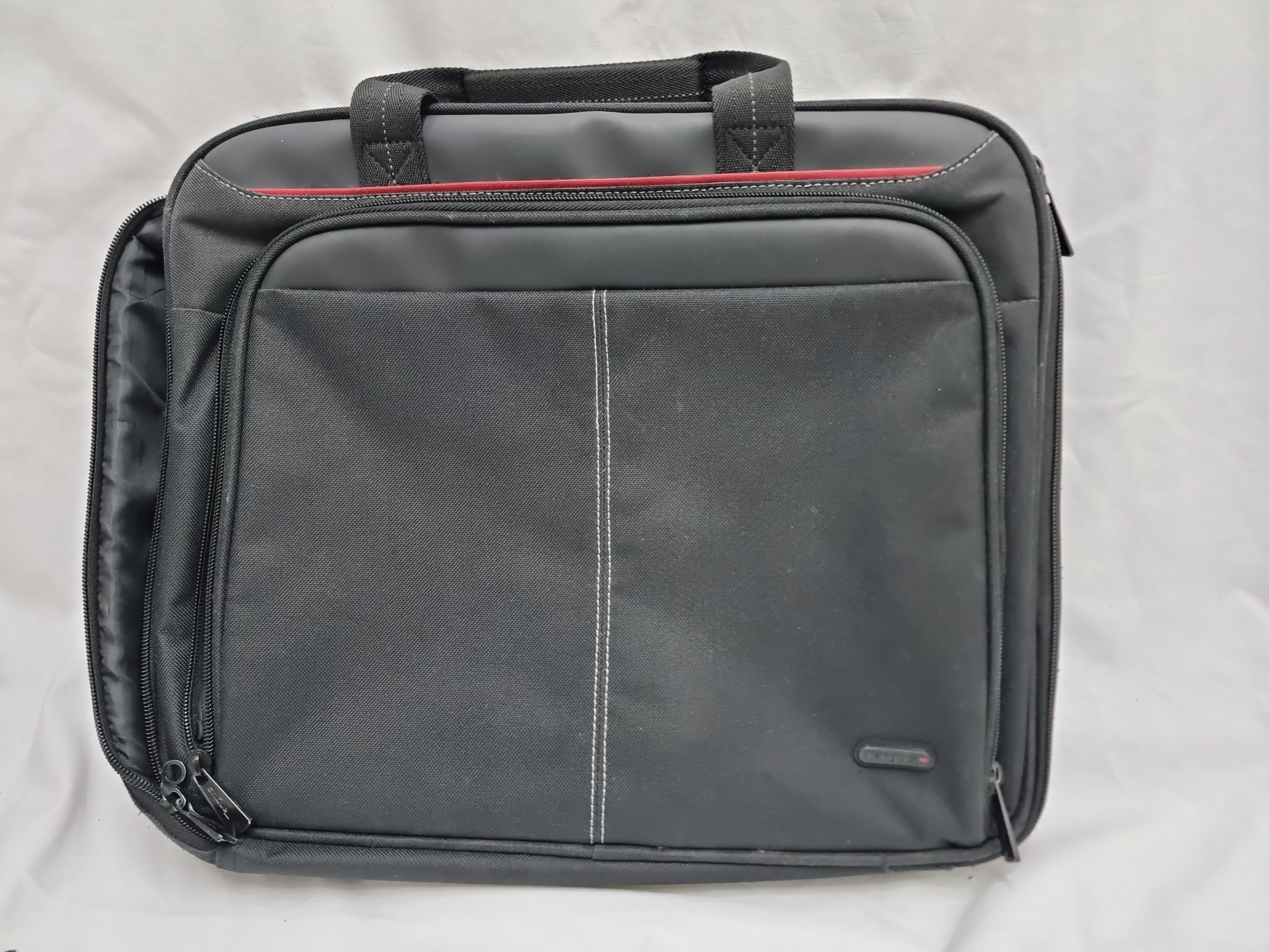 Sacoche de la marque Targus pour votre Pc Portable 13 pouces Bon état - Vue 2 - 