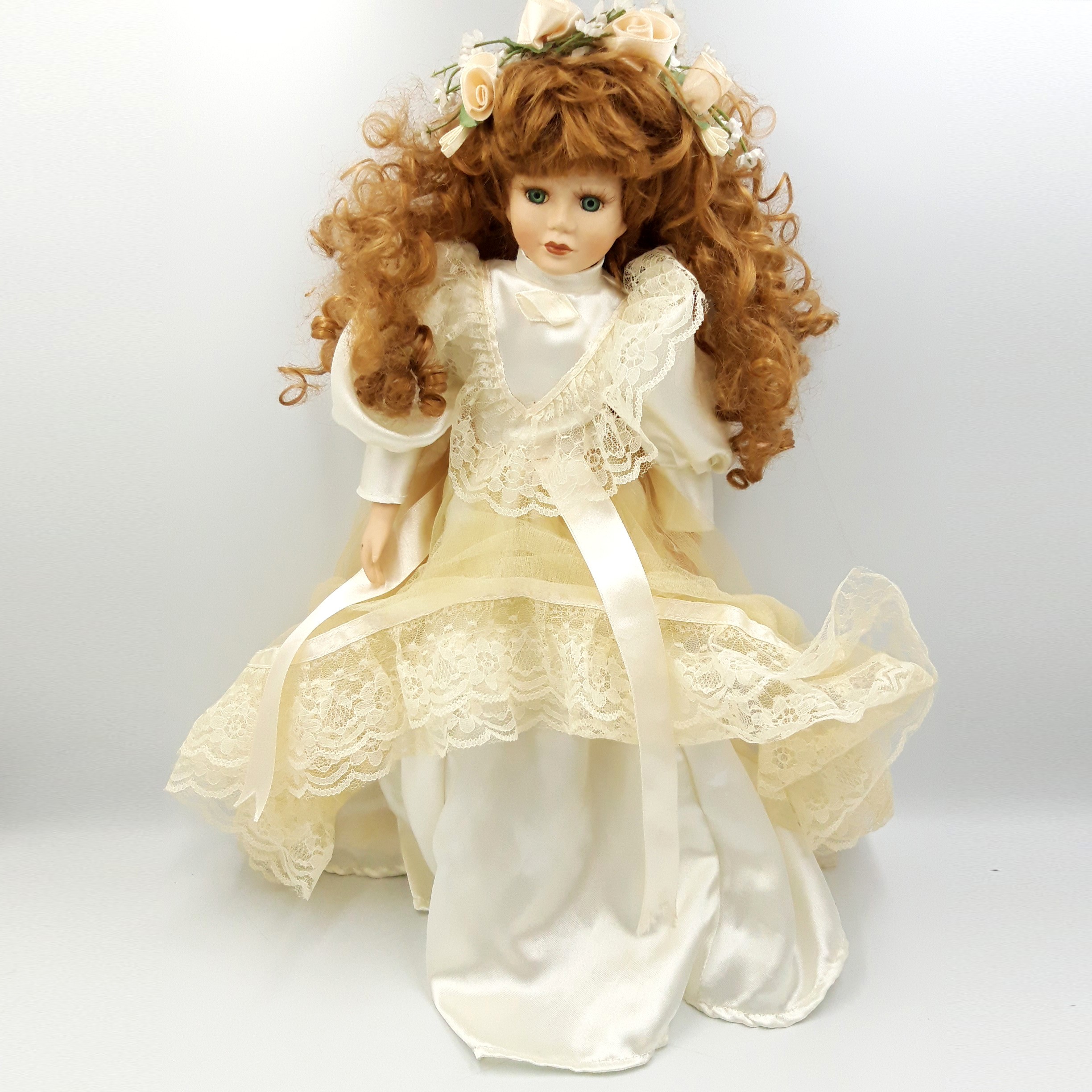 Poupée d'artiste ancienne tête porcelaine 57 cm. État voir Poupée d'artiste ancienne tête porcelaine 57 cm. État voir