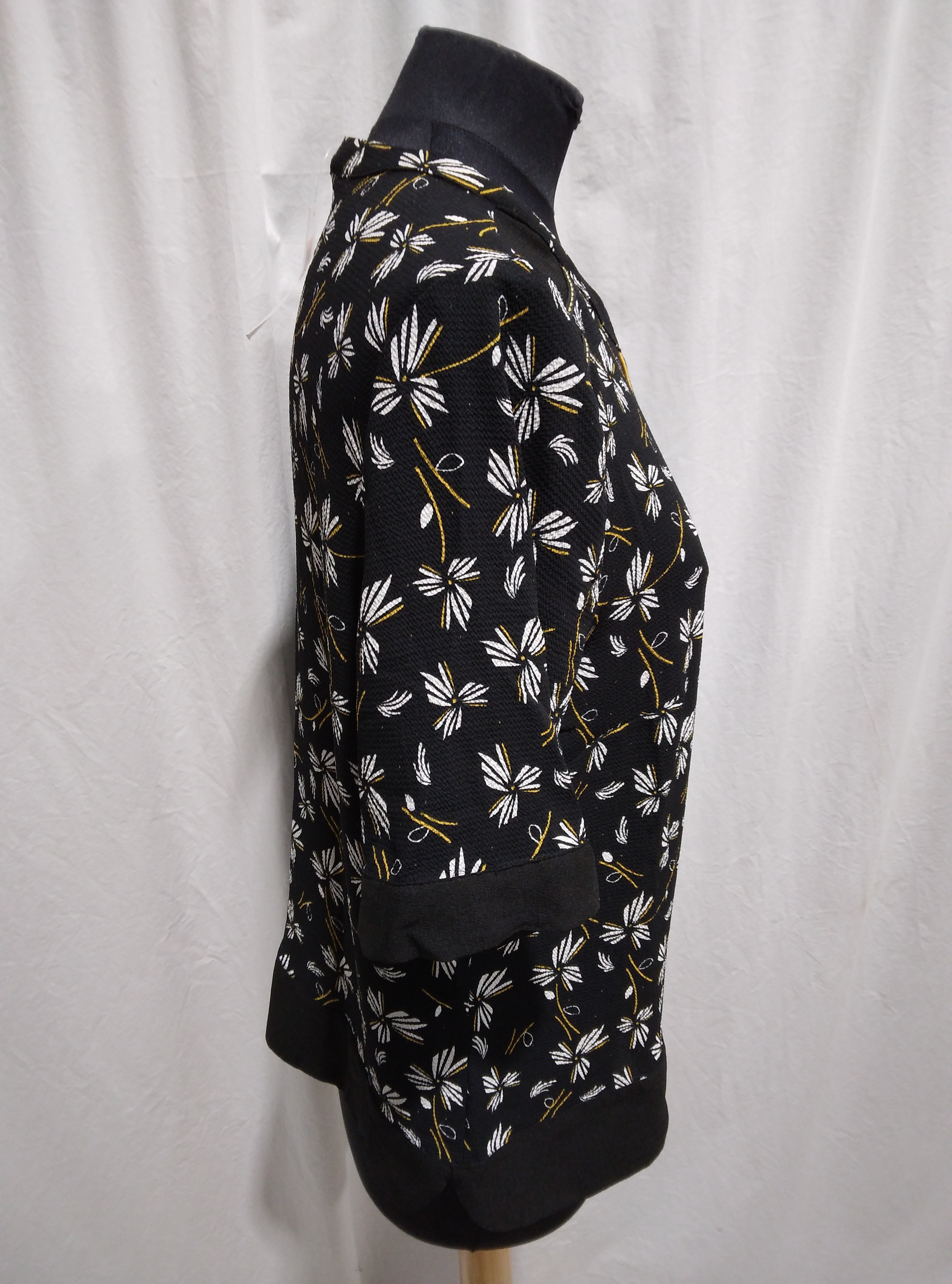 Blouse noire manches courtes, imprimée fleurs blanches, Christine Laure - 4 Comme neuf - Vue 4 - 