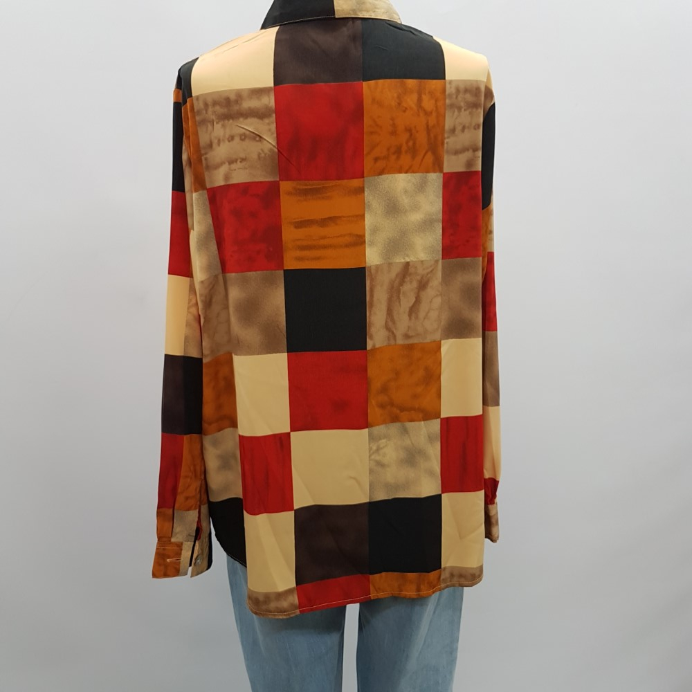 Chemisier à grand carrés orange, rouges, jaunes - BLANCHE PORTE - Taille 48 - Photo 2