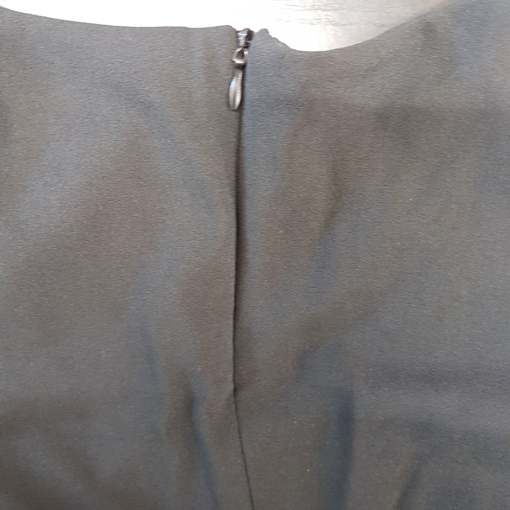 Voir photo 6 de Robe de fêtes chic noire - AGATHE VELMONT - Taille 4 Robe de fêtes chic noire - AGATHE VELMONT - Taille 4 Très bon état - Vue 6 -