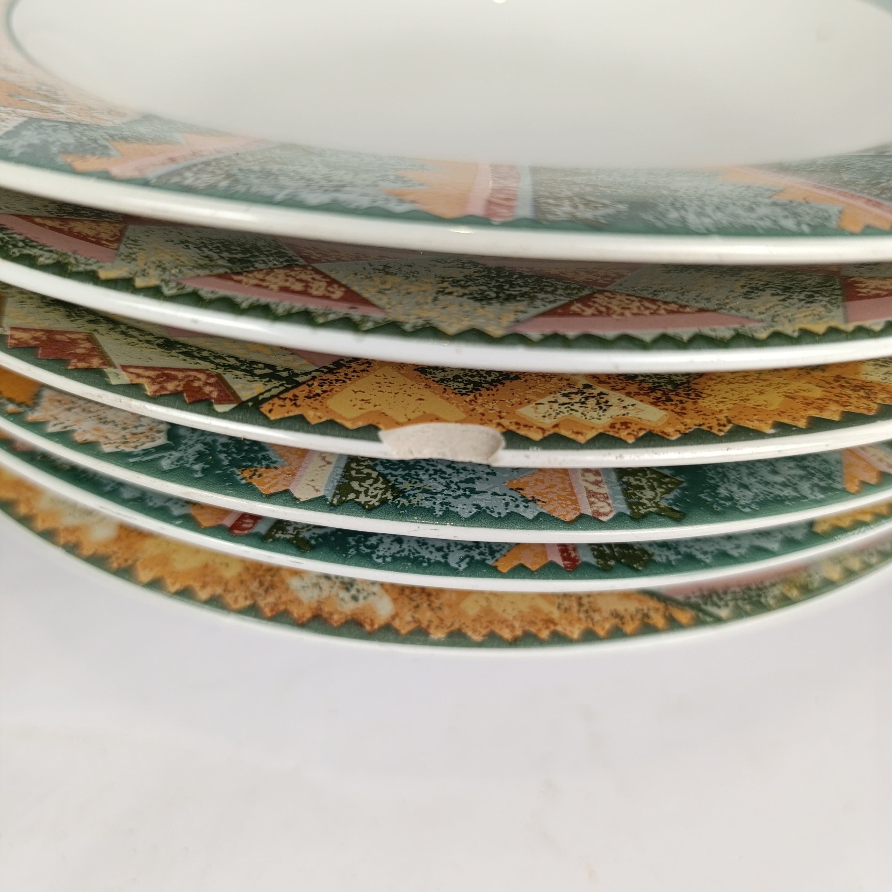 Voir photo 6 de Un service d'assiettes qui contient: 33 grandes plates, 14 petites à desserts plates, 6 creuses( ARVIDIS Fabriqué en INDONESIE ) Un service d'assiettes qui contient: 33 grandes plates, 14 petites à desserts plates, 6 creuses( ARVIDIS Fabriqué en INDONESIE ) État correct - Vue 6 -