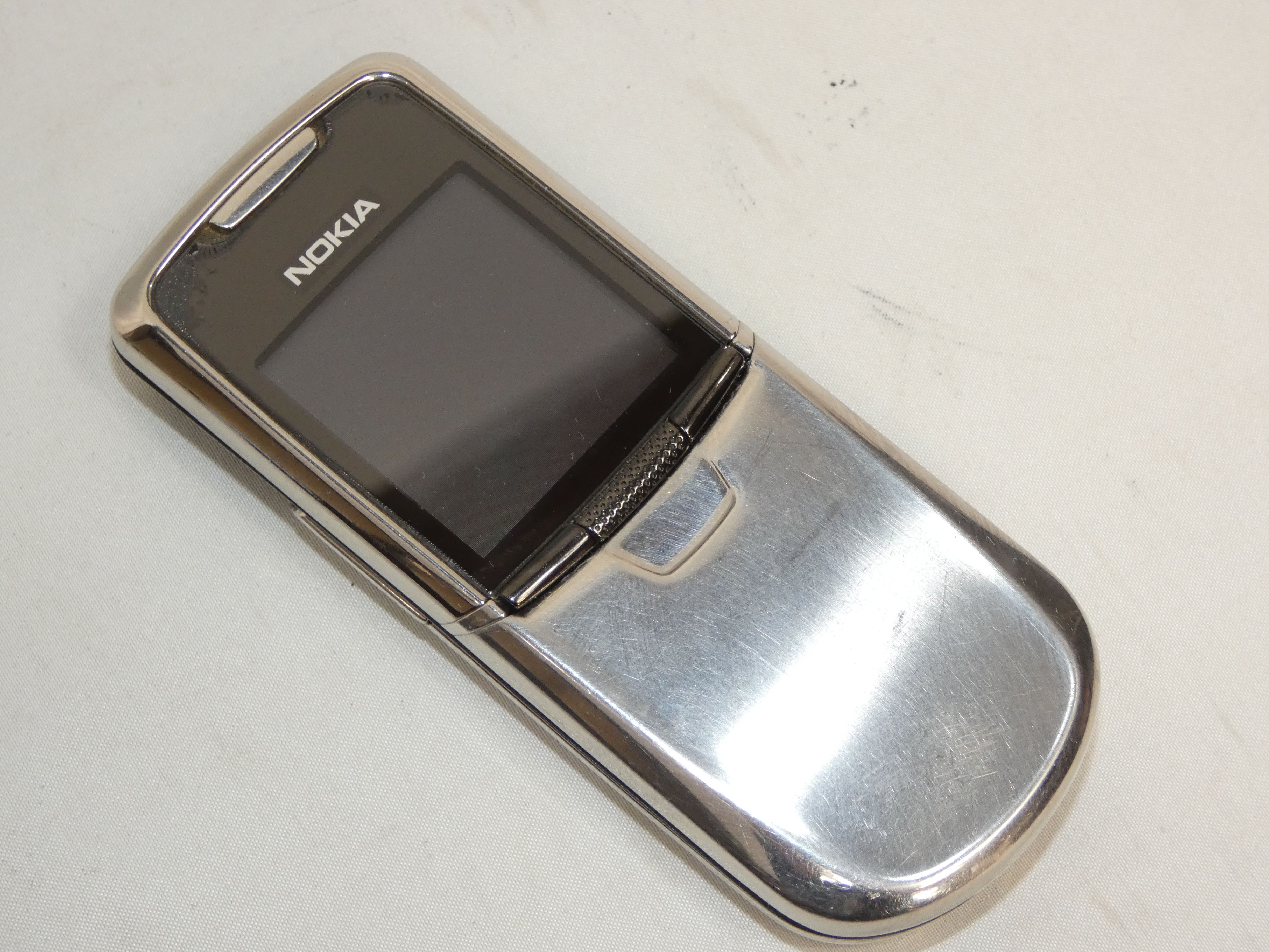 Téléphone portable NOKIA 8800 (pour pièces) Bon état - Vue 4 - 