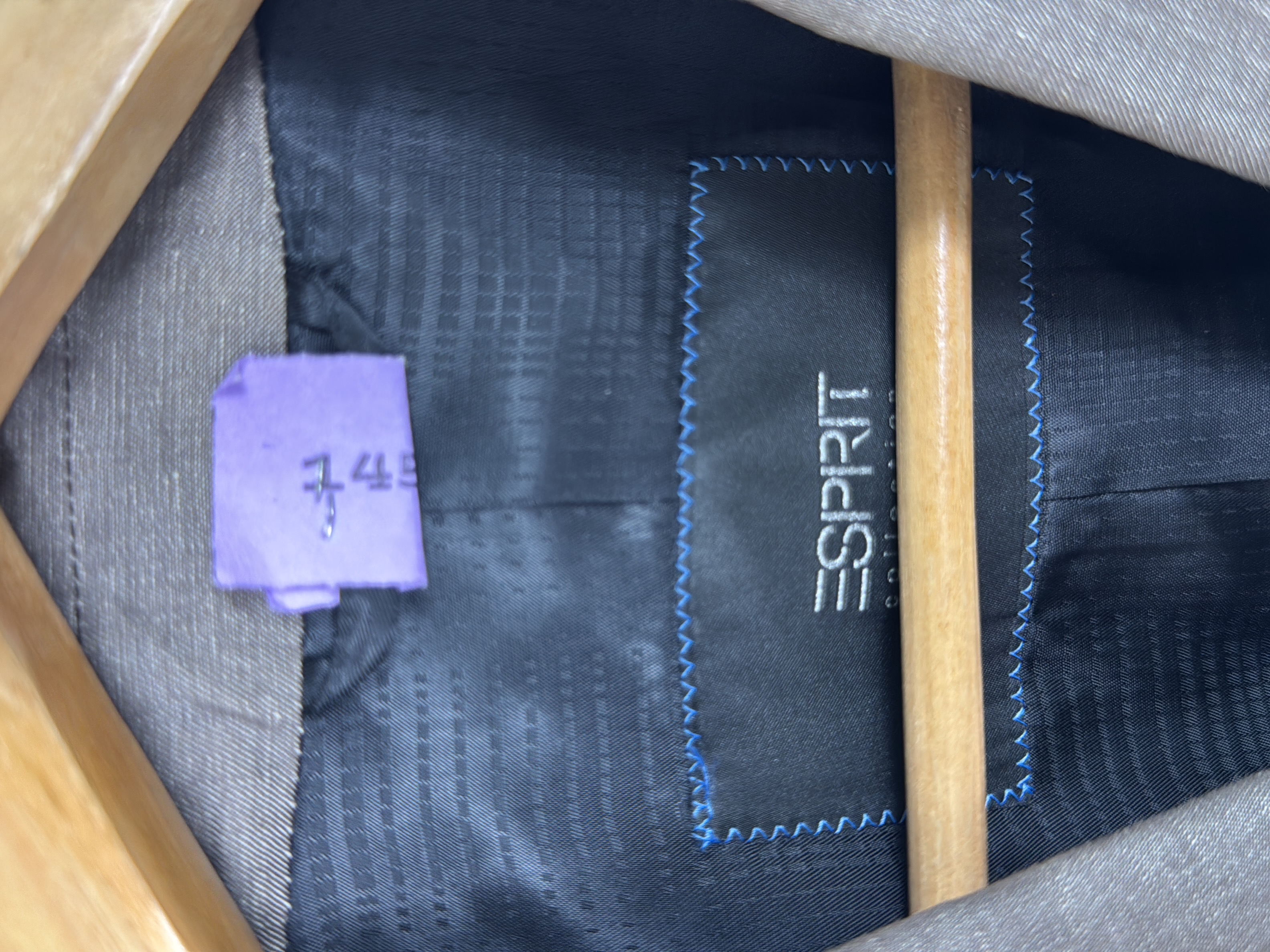 Voir photo 3 de Blazer Esprit gris homme Taille unique Blazer Esprit gris homme Taille unique Très bon état - Vue 3 -