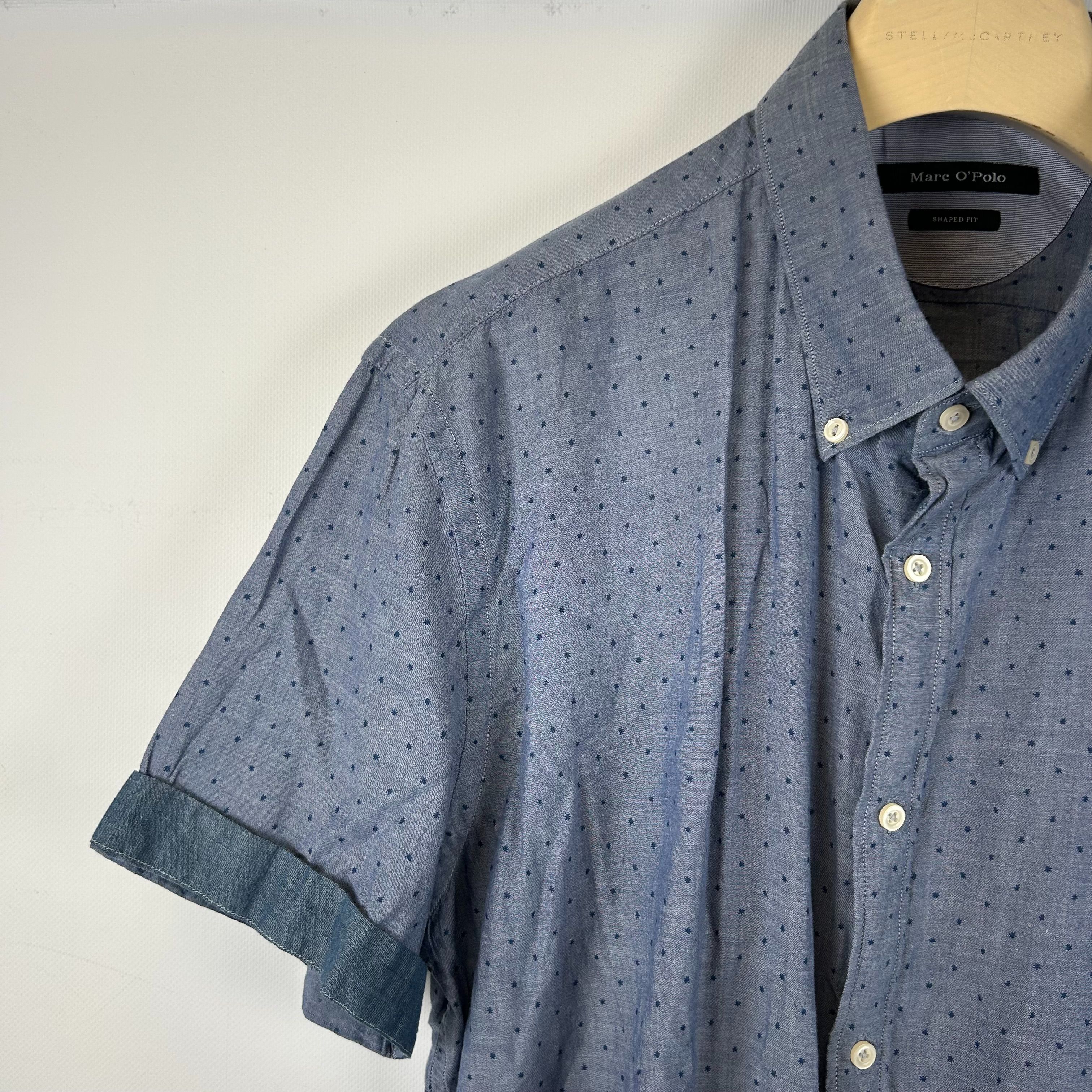 Voir photo 2 de Marc O'Polo - Chemise bleue - Taille 46 Marc O'Polo - Chemise bleue - Taille 46 Très bon état - Vue 2 -