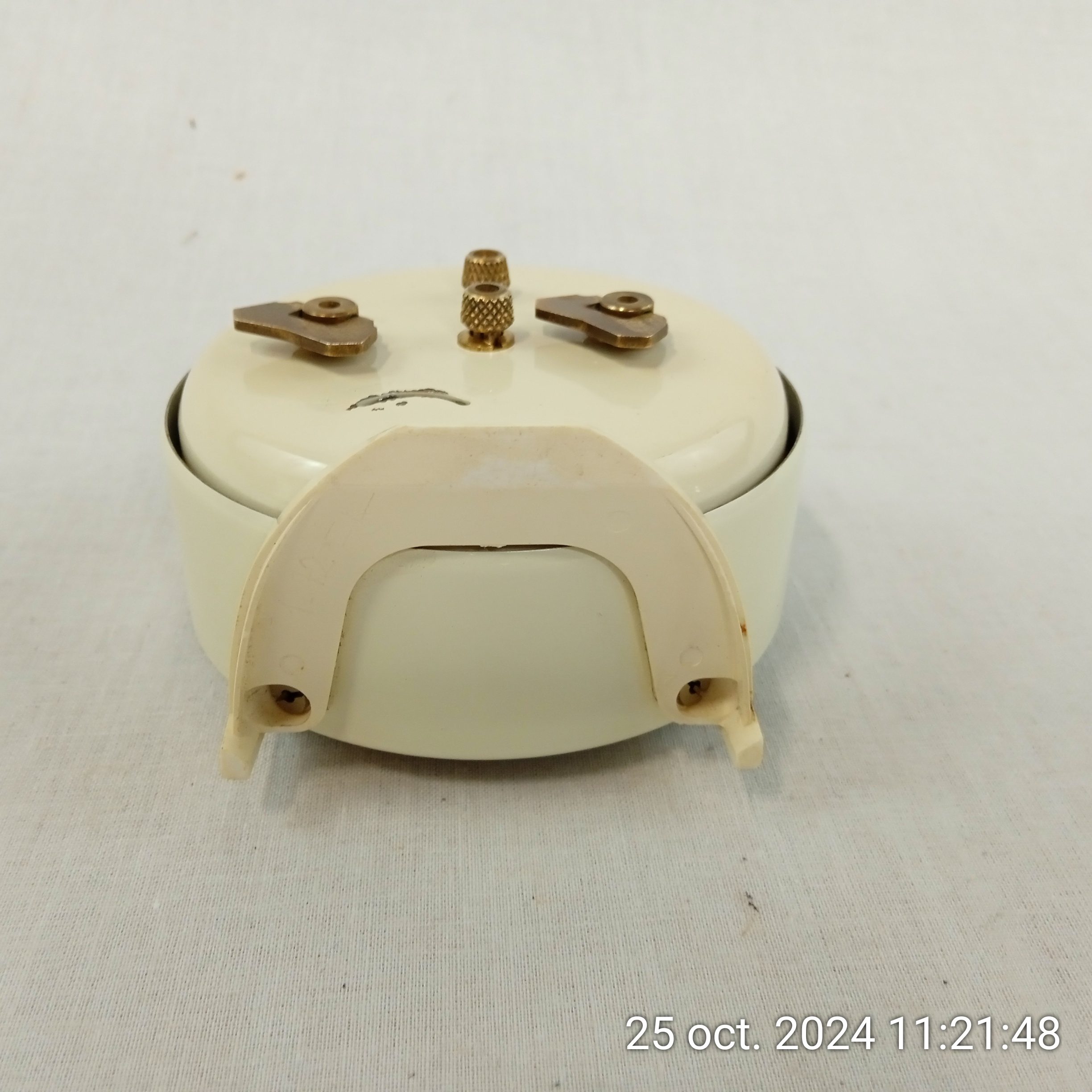 Réveil mécanique beige JAZ années 60 en métal et bakélite - Bon état - Photo 3