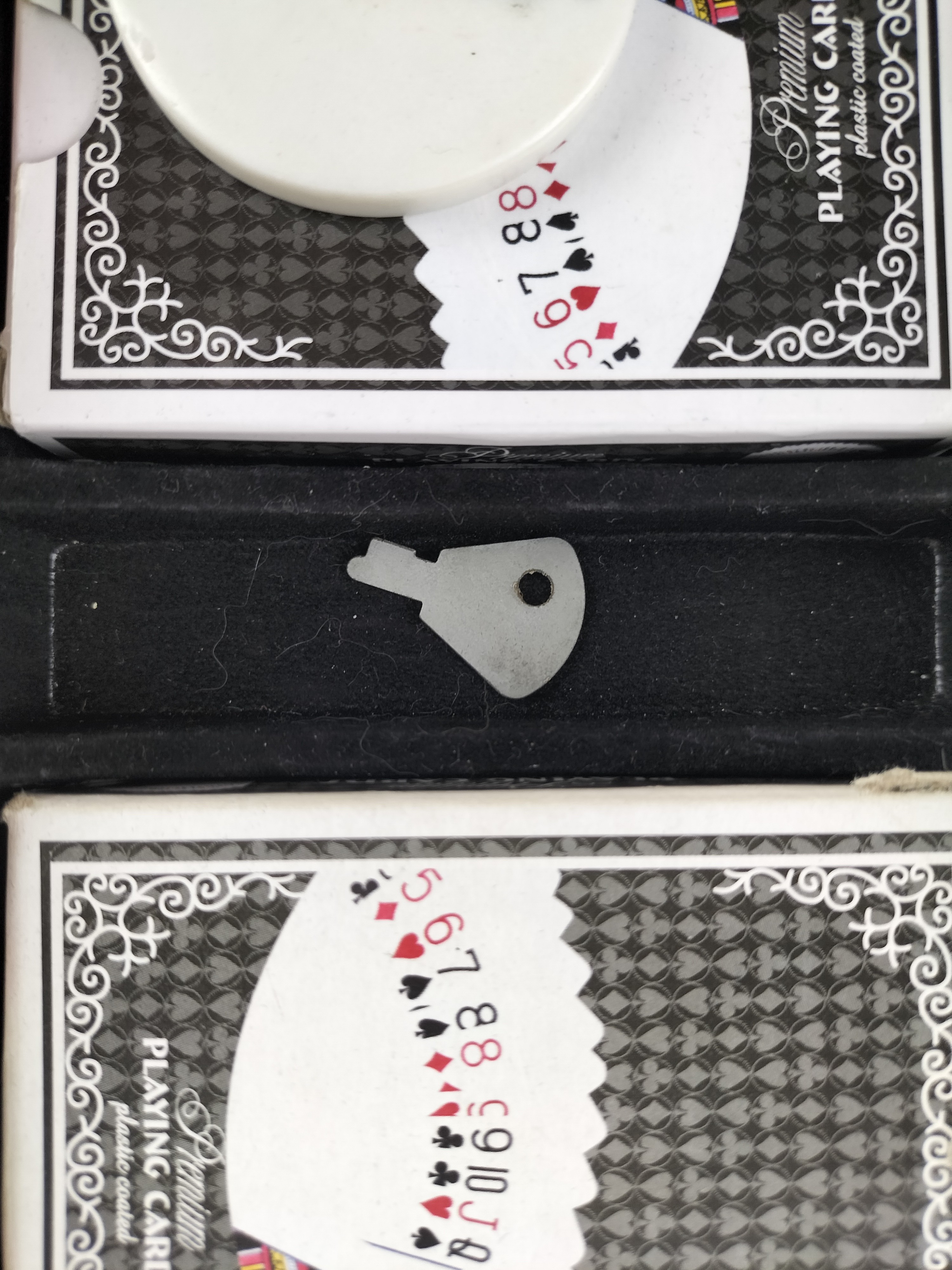🎲♠️ MALLETTE DE POKER COMPLÈTE – JETONS + CARTES + DEALER ♣️♦️ Très bon état - Vue 13 - 