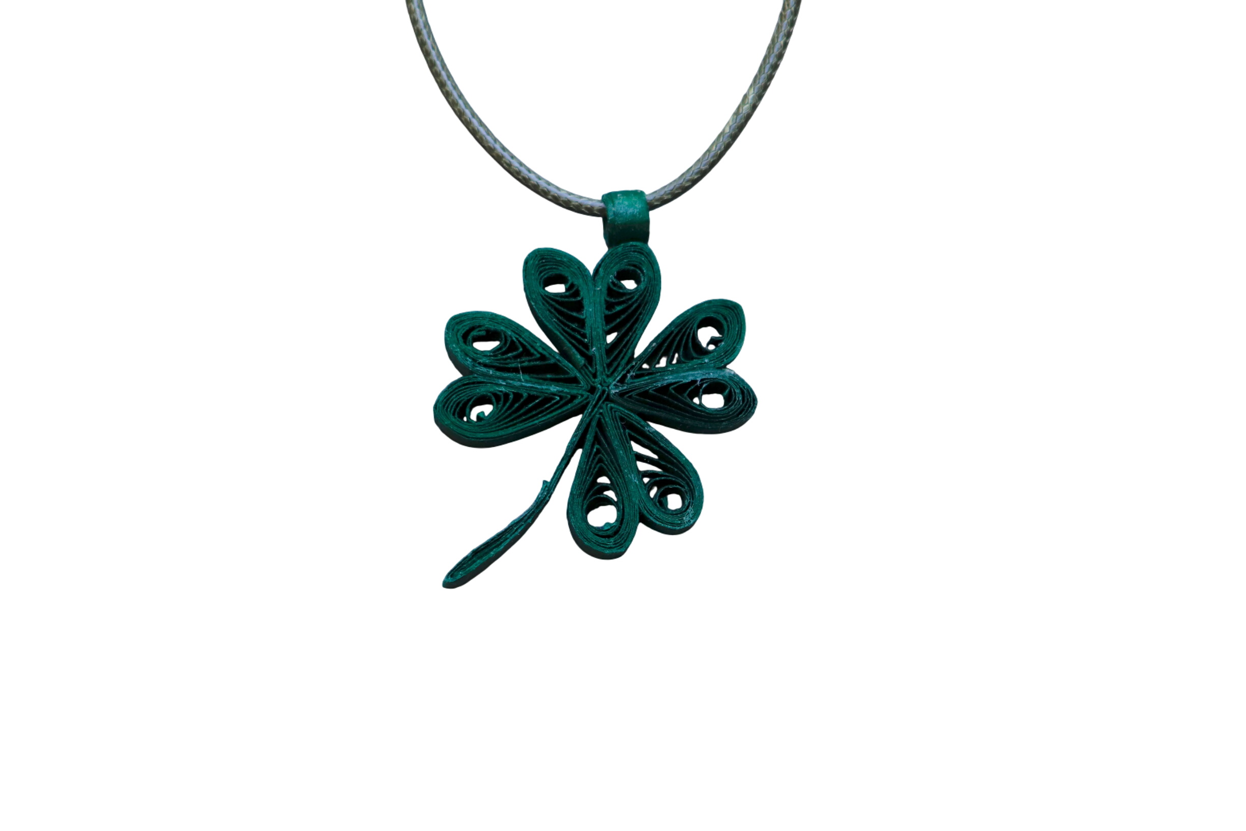 Collier en papier upcyclé Comme neuf -  reconditionné disponible sur Label Emmaüs
