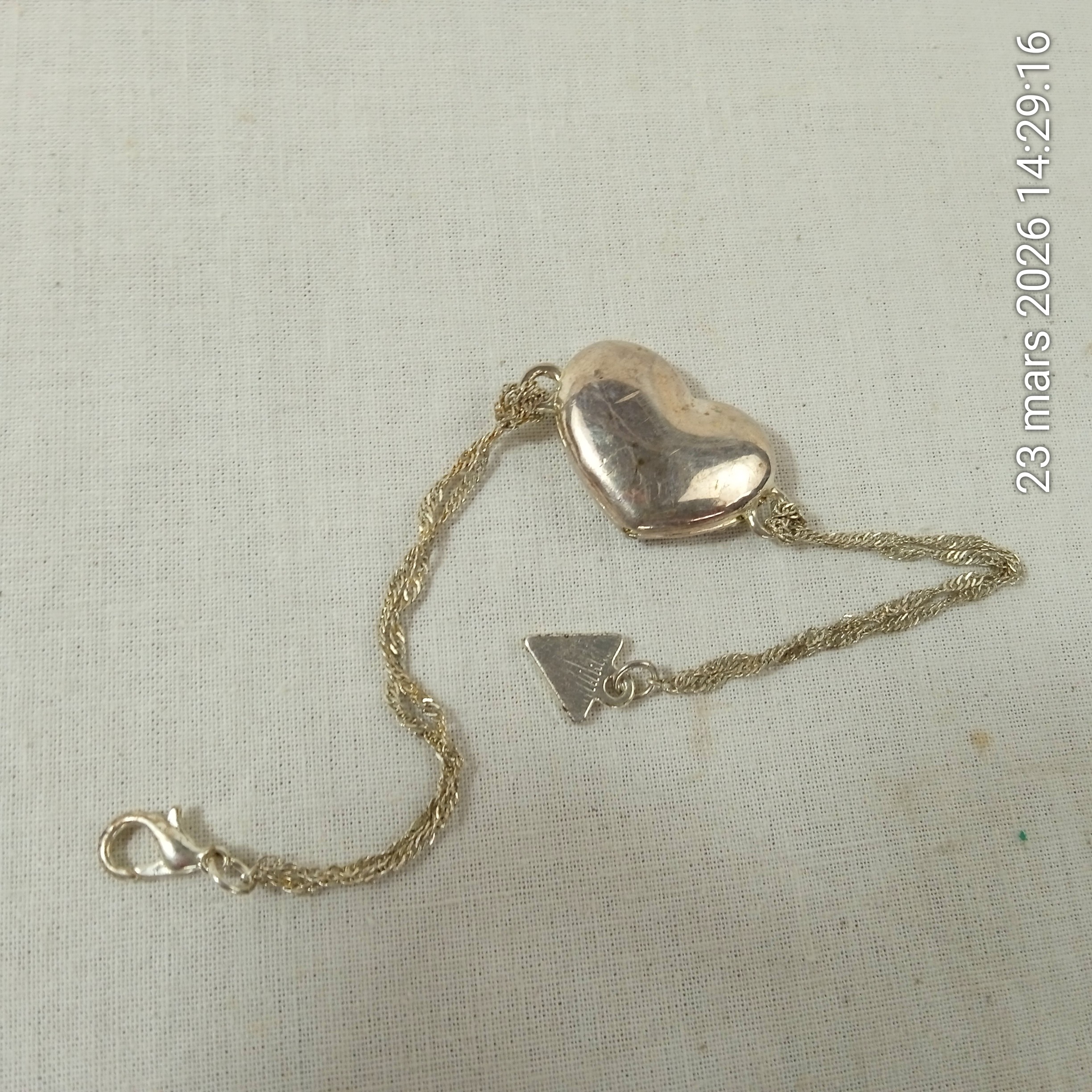 GUESS bracelet argenté avec cœur et strass Très bon état - Vue 4 - 