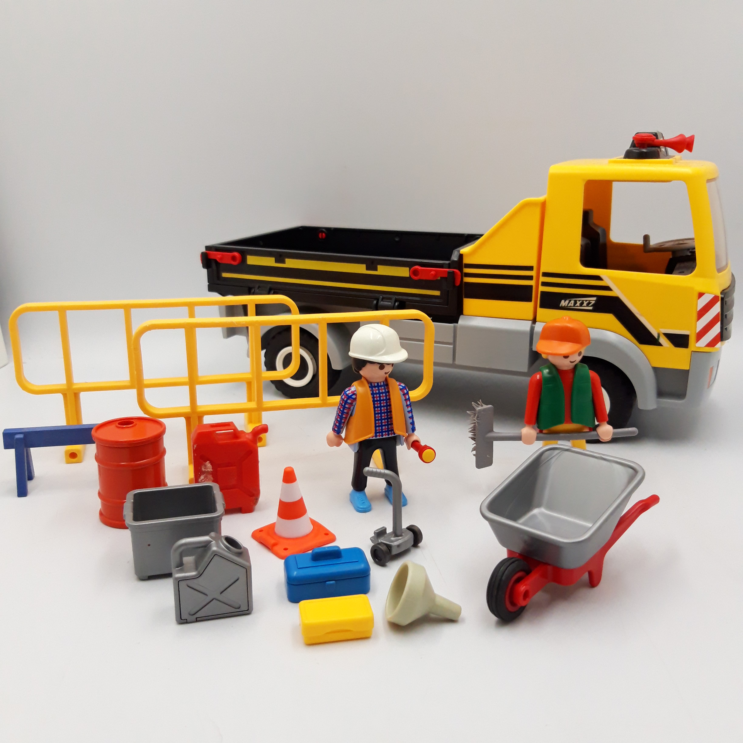 Playmobil référence d'origine 70742 'Site de travaux avec camion et ouvriers' 18 pièces - Bon état sur Label Emmaüs