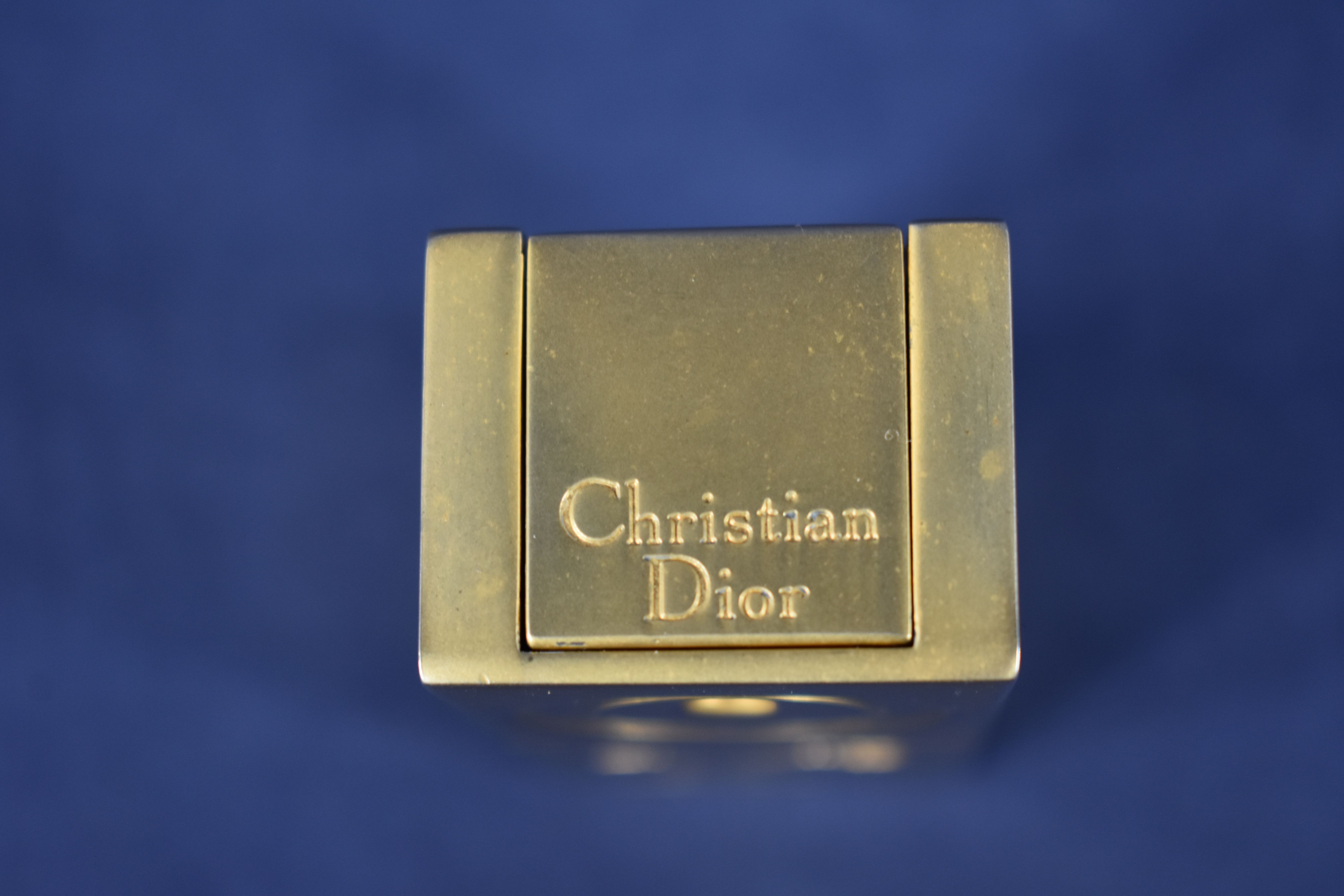 Vaporisateur de sac " Christian DIOR " ( Miss DIOR ) de collection, longueur 9.2, largeur 2.5 et hauteur 7.5 cm. Bon état - Vue 4 - 