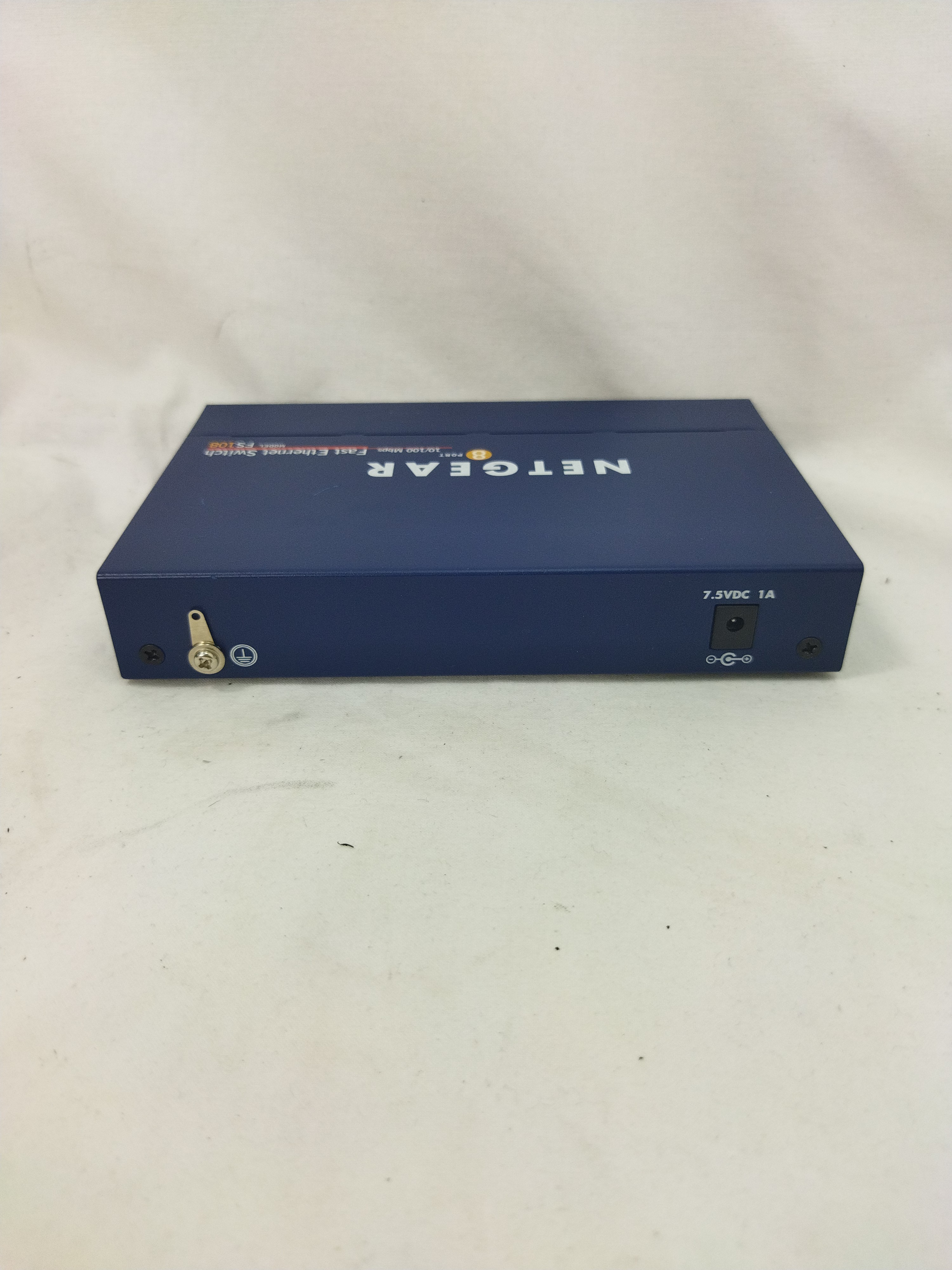Switch Fast Ethernet Netgear FS108 v2 8 Ports 10/100 Mbps Bureau Plug-N-Play sans chargeur - Photo 2