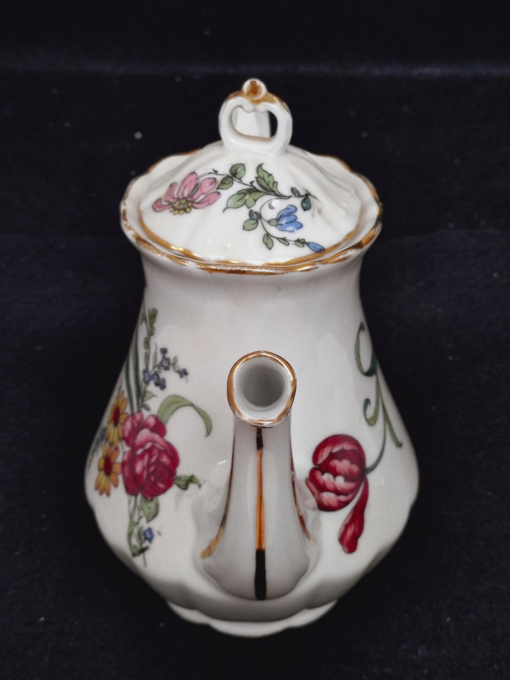 Théière et assiette plate en porcelaine de Limoges à décor floral. - Photo 5