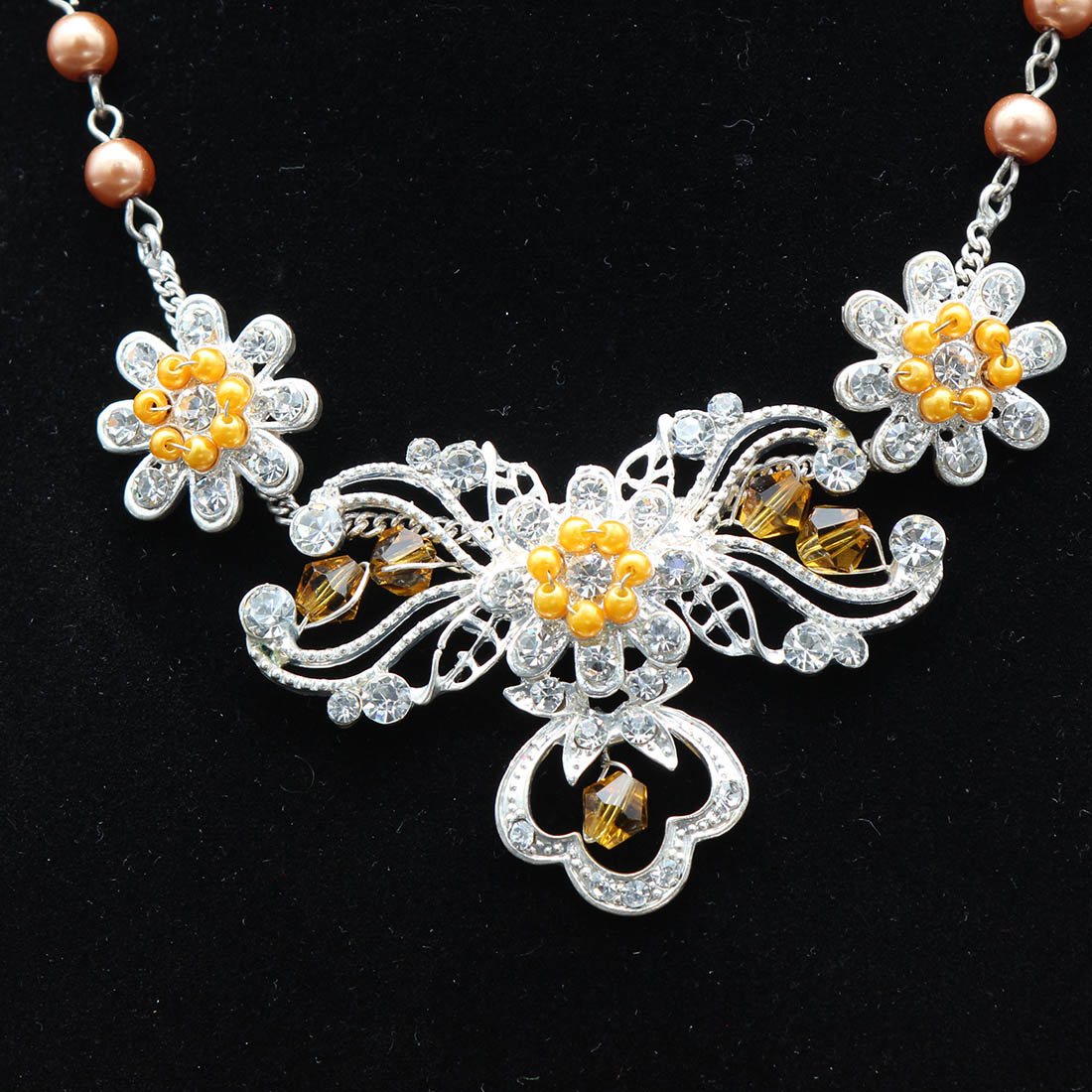 Voir photo 4 de Collier plastron et boucle d'oreille stras et ocre Collier plastron et boucle d'oreille stras et ocre - Vue 4 -