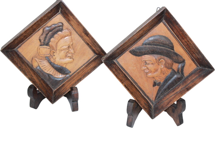 Duo de Cadres en bois - Visages Sculptés, signés Delhay - Photo 0