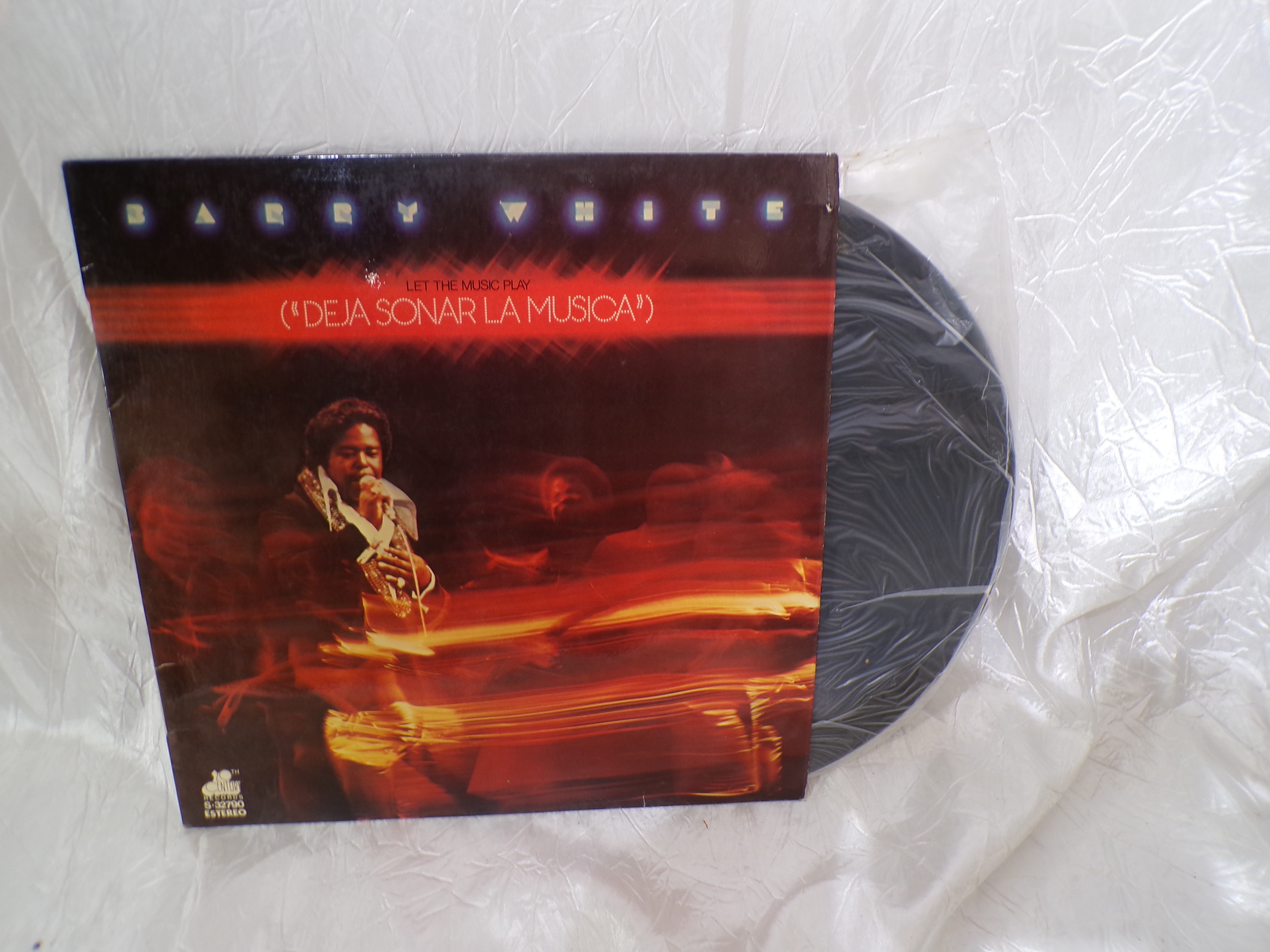 Voir photo 3 de Vinyle Barry White " Let The Music Play" Vinyle Barry White " Let The Music Play" Très bon état - Vue 3 -