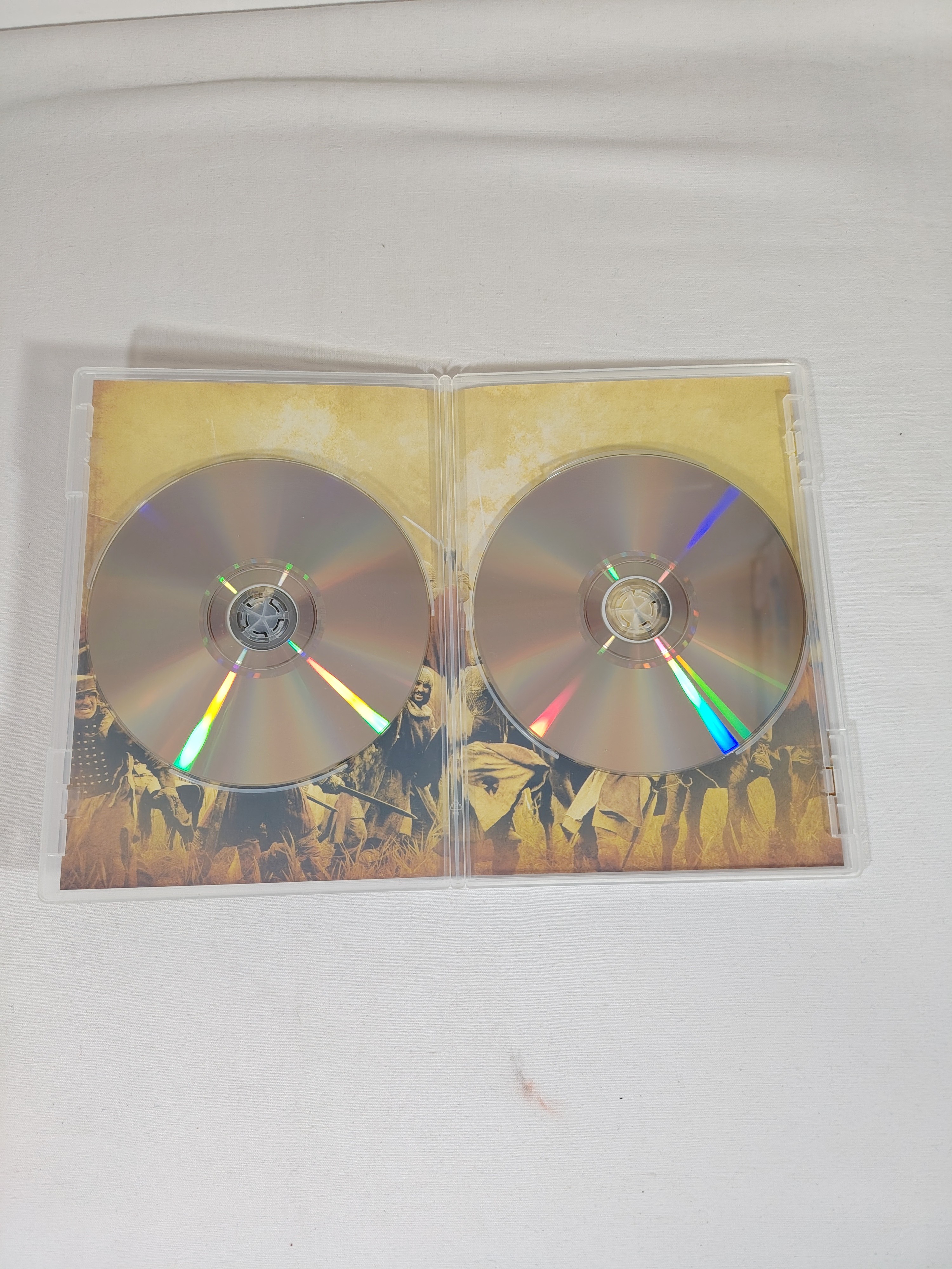 Voir photo 7 de Les piliers de la terre-Intégrale 3 DVD + Livre "Un monde sans fin" Les piliers de la terre-Intégrale 3 DVD + Livre "Un monde sans fin" Bon état - Vue 7 -