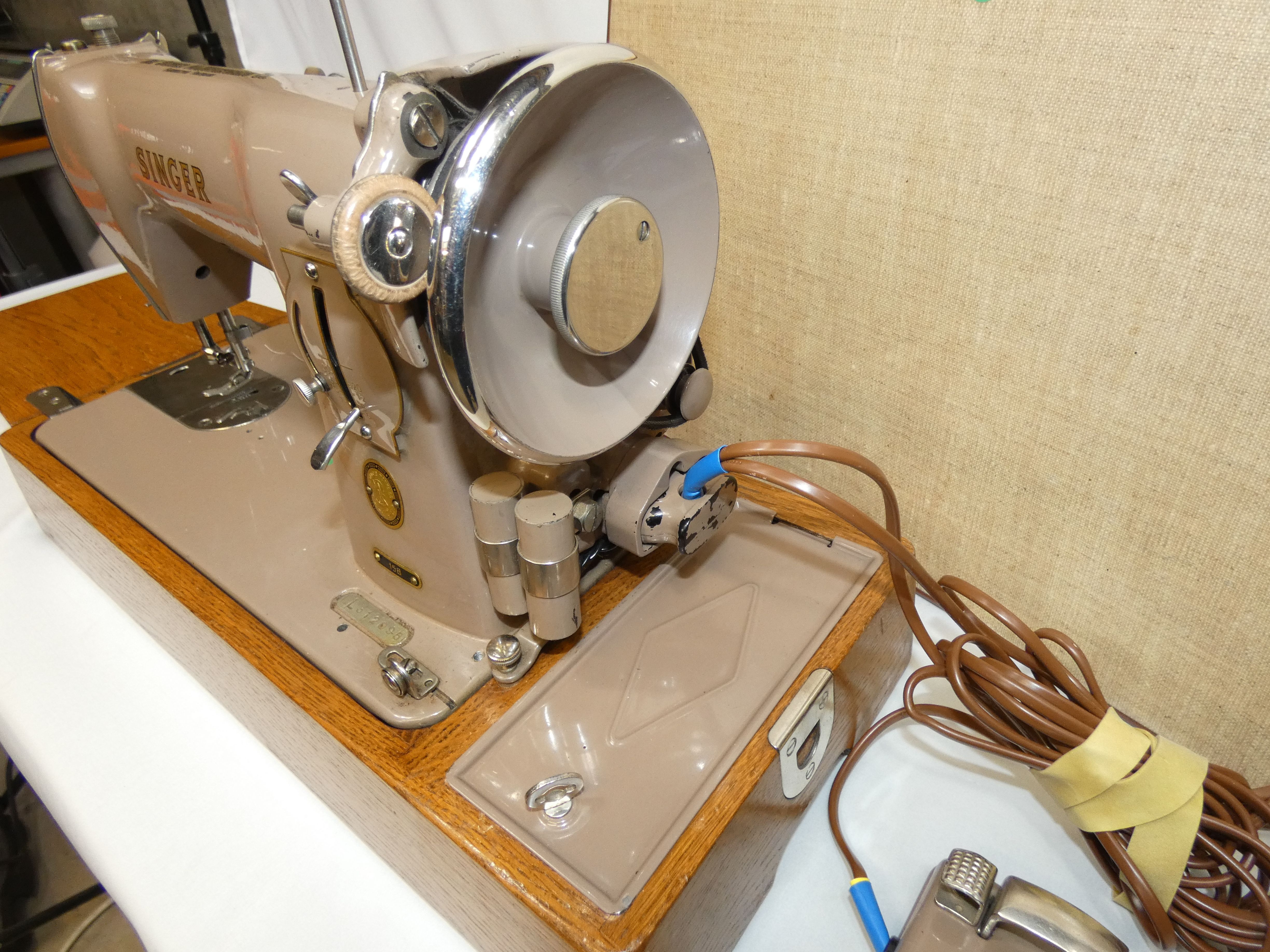 Machine à coudre ancienne SINGER 169B – fonctionne, machine vintage - Antiquités