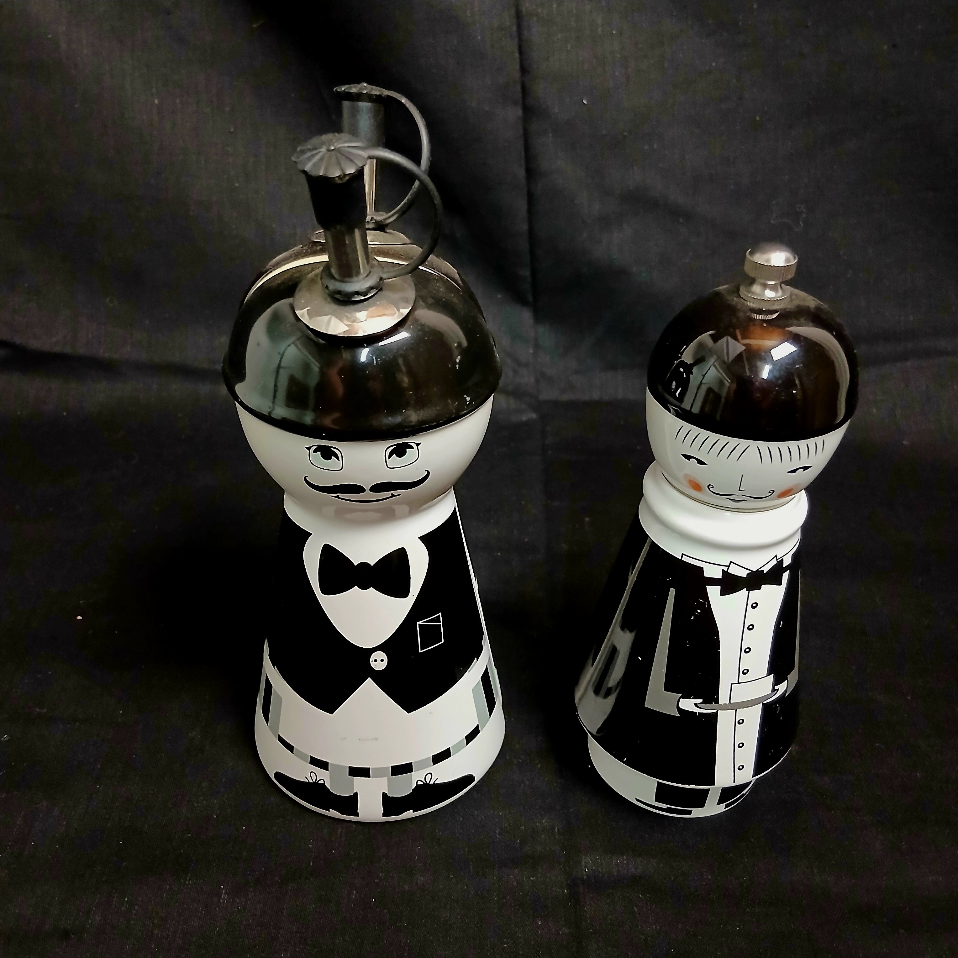 Ensemble de bouteille à l huile et le vinaigre et.le moulin à poivre Bon état - Vue 4 - 