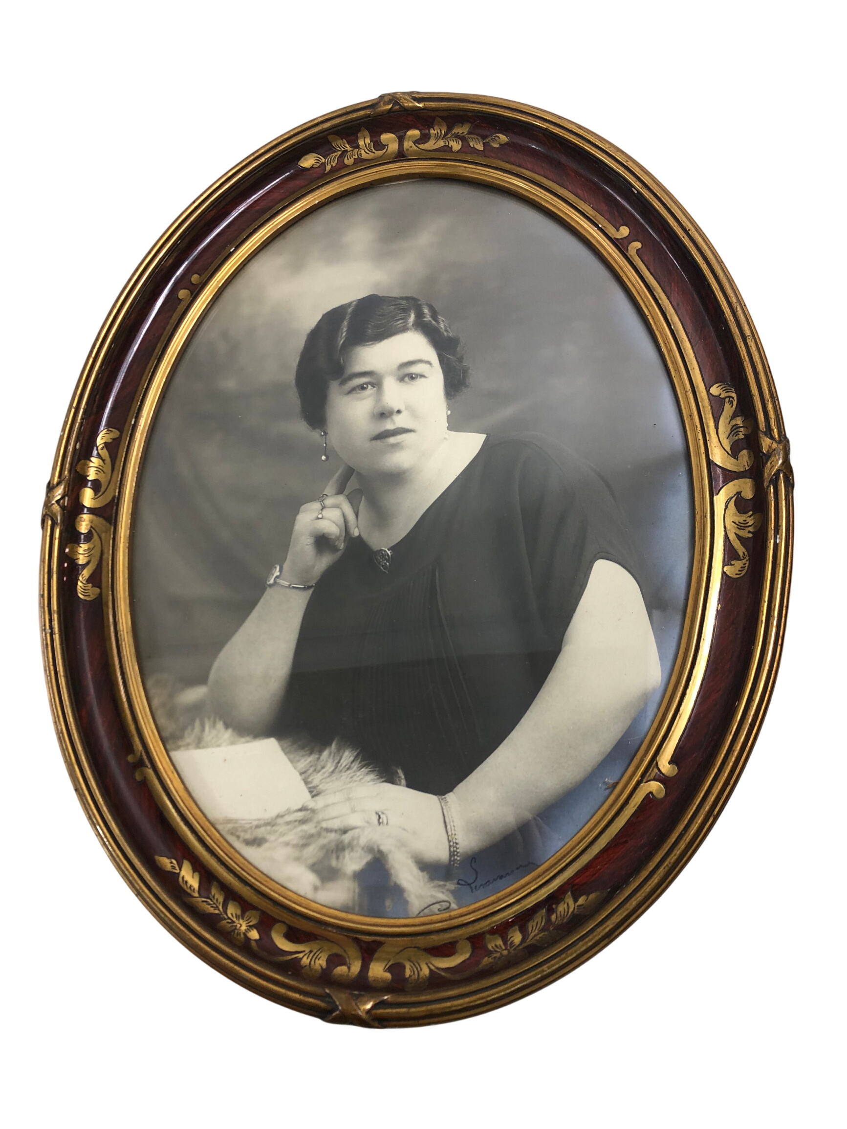Ancien cadre en bois ovale avec photo d'une femme - Photo 0