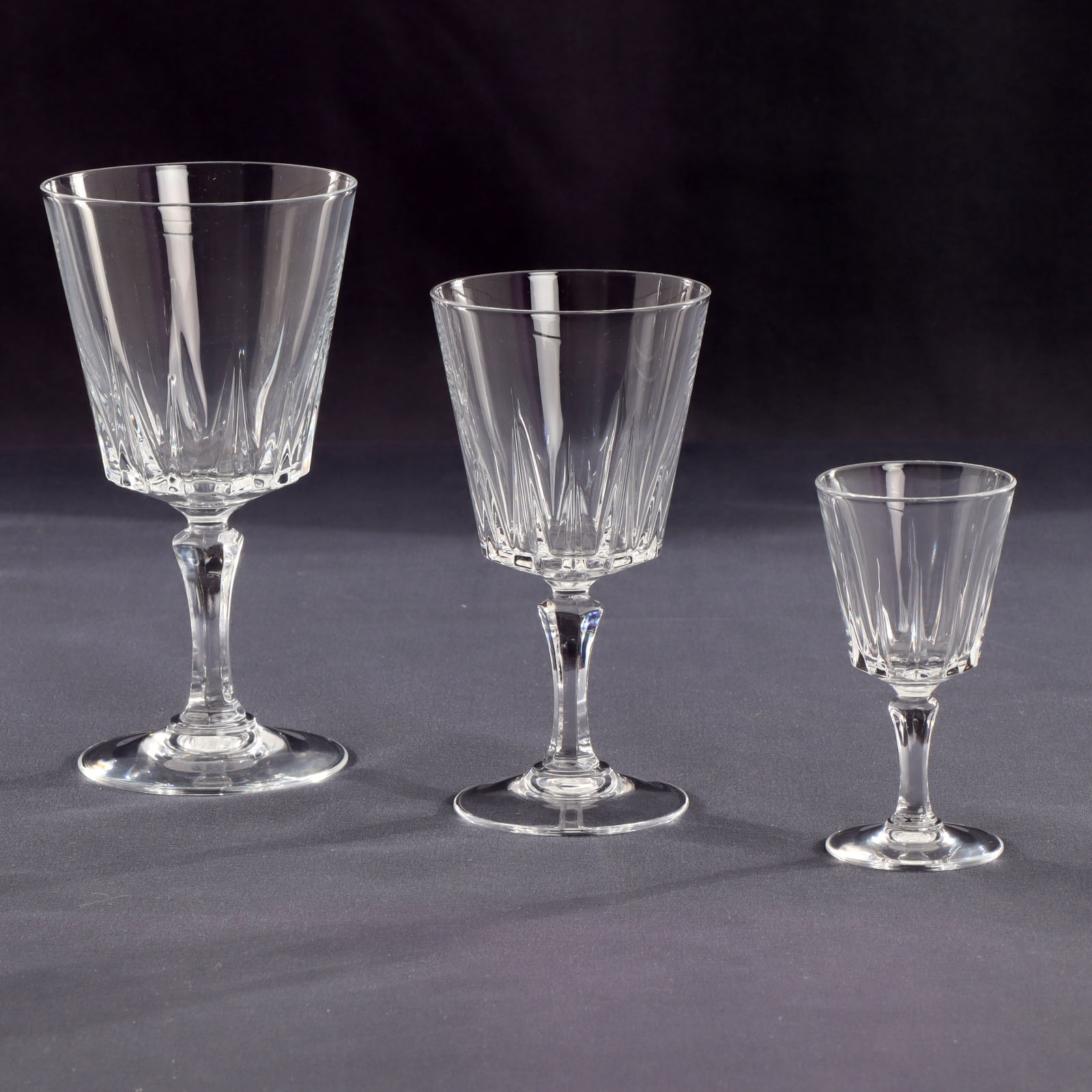 Cristal d'Arques - 24% PbO - 18 verres à pied - Modèle Versailles 7 Très bon état - Vue 2 - 