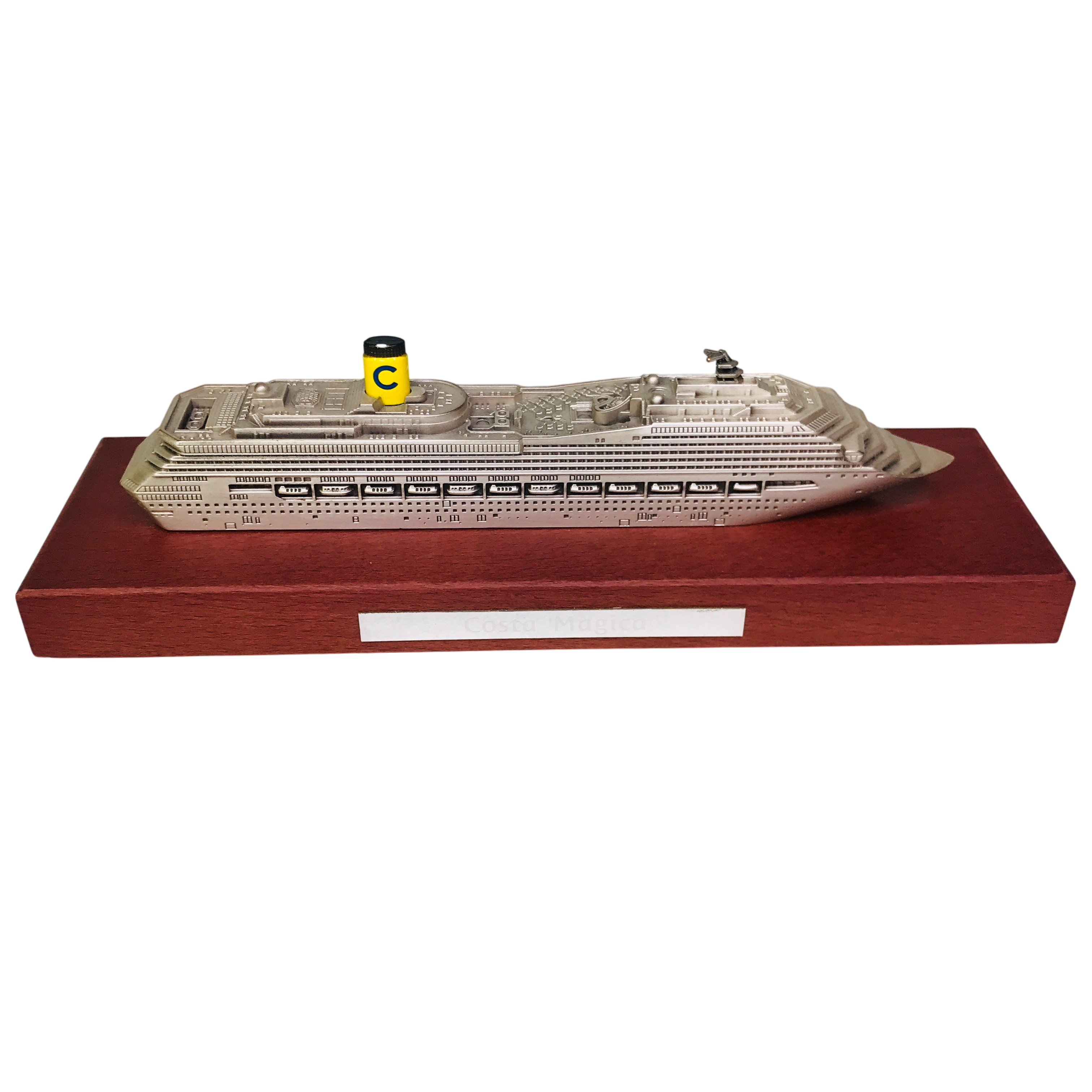 Maquette de bateau en métal - Costa Magica Très bon état -  reconditionné disponible sur Label Emmaüs