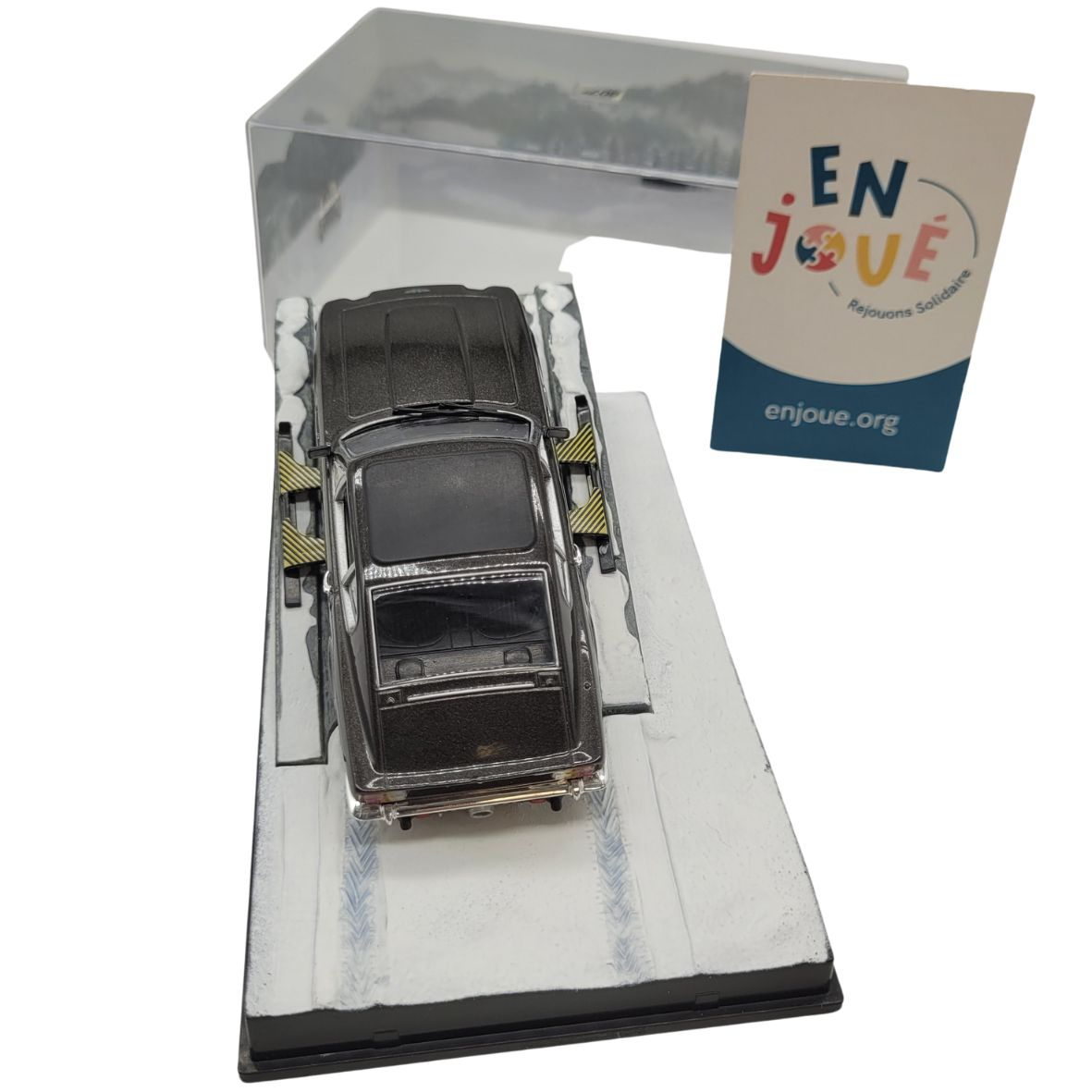 Voiture miniature de collection Aston Martin V8 Vantage James Bond 007 - A partir de 14 ans. Très bon état - Vue 6 - 