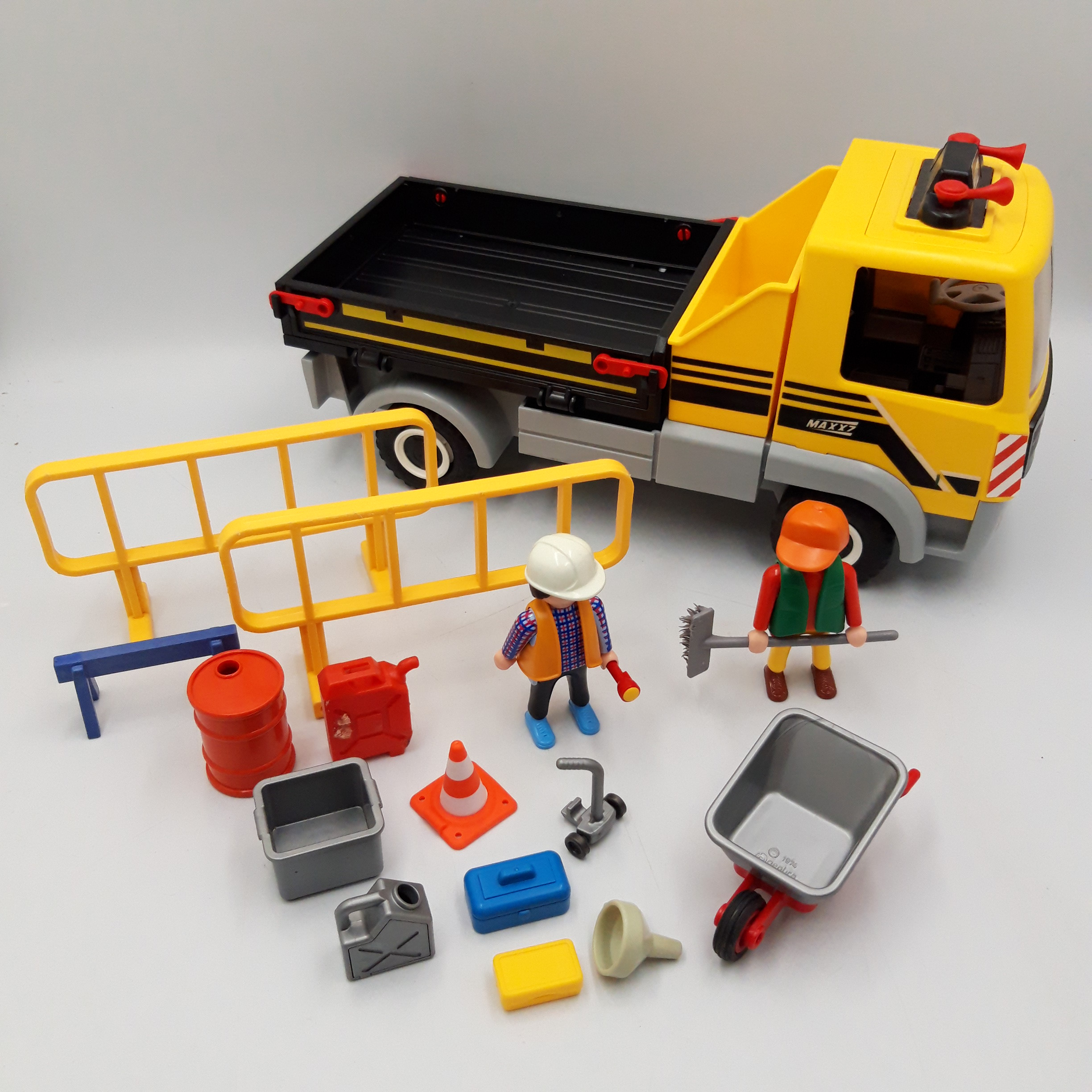 Playmobil référence d'origine 70742 'Site de travaux avec camion et ouvriers' 18 pièces - Bon état - Photo 3