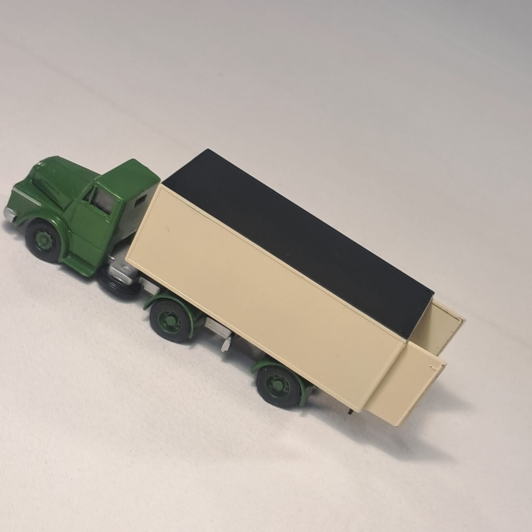 Camion de Transport Base Toys Ltd L.Series  - Vue 3 - 