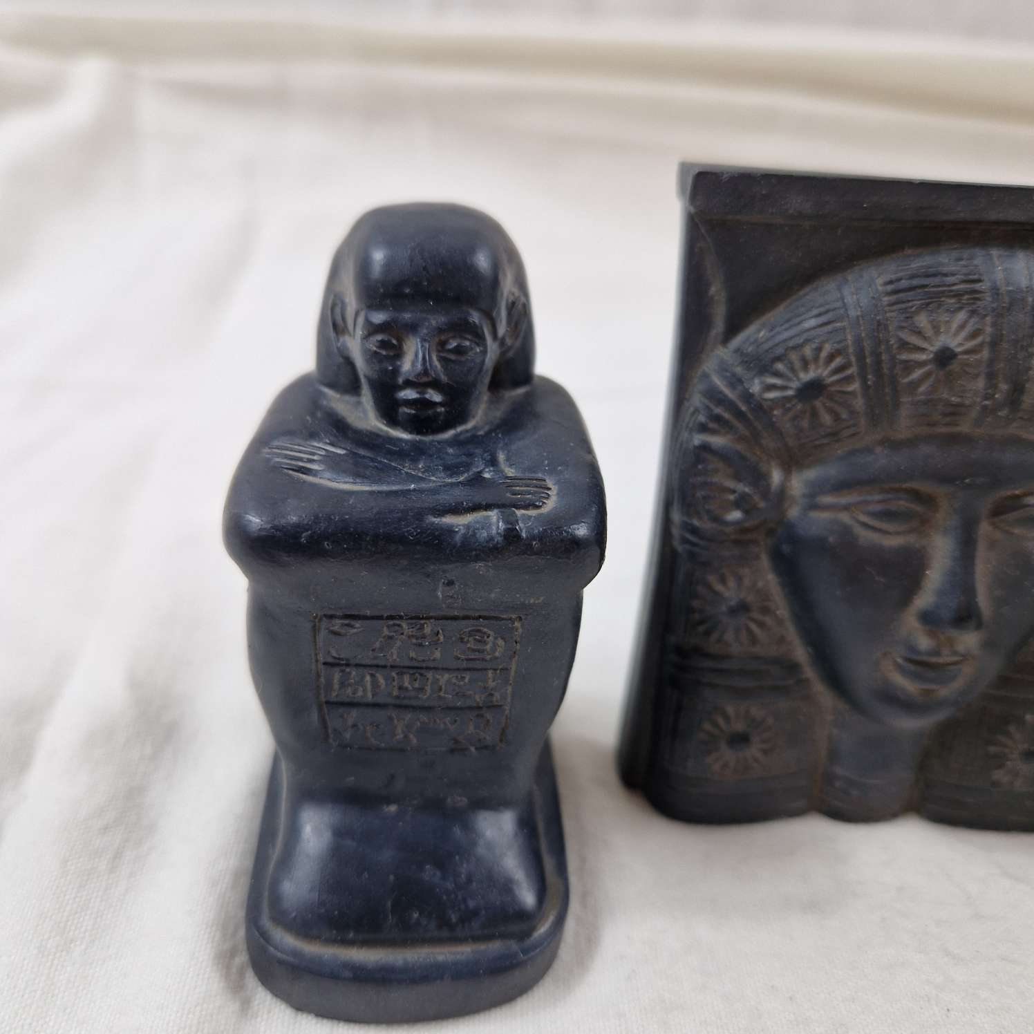 Petit lot de statuettes égyptiennes en résine - Photo 1