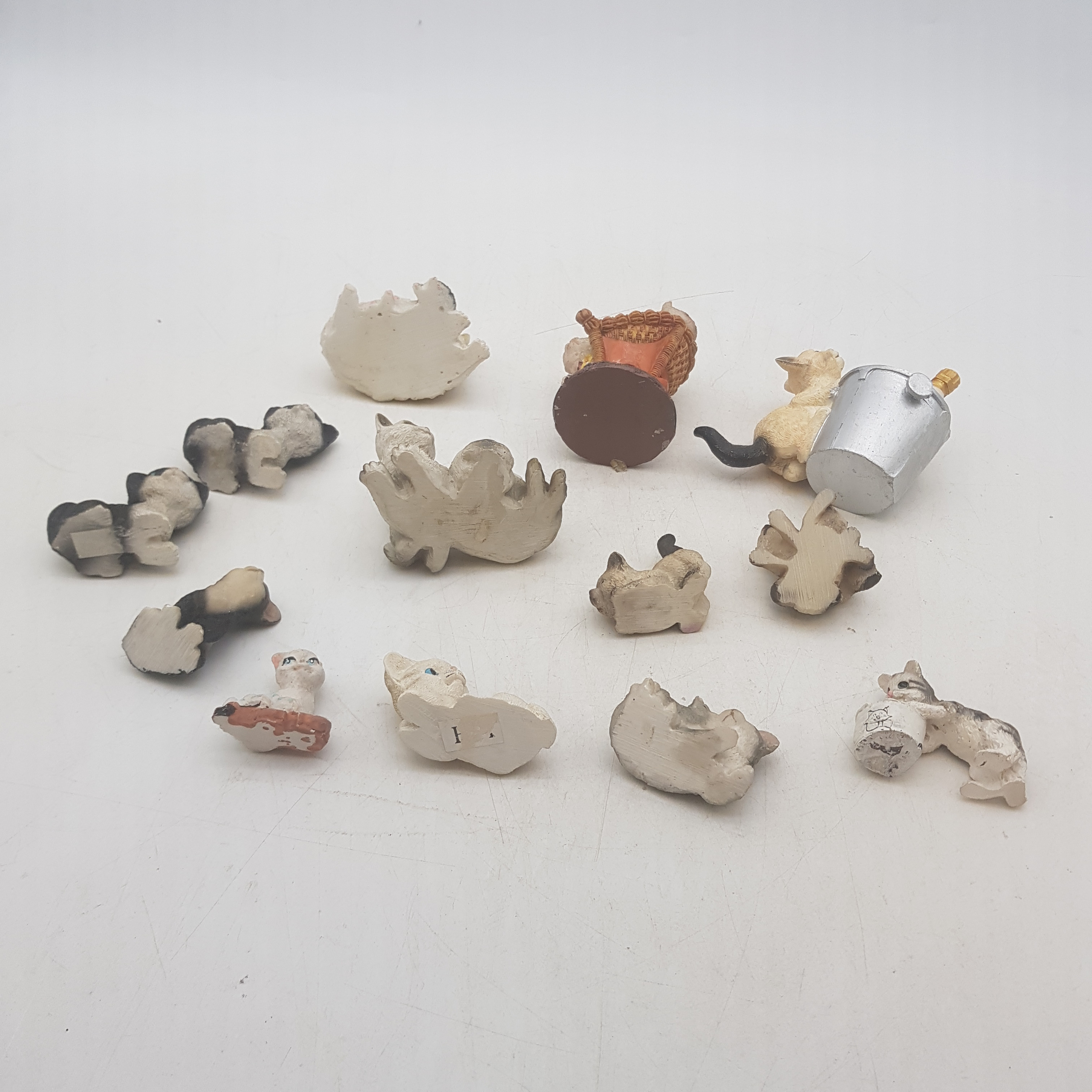 Voir photo 5 de Lot de 13 figurines de chats Lot de 13 figurines de chats Bon état - Vue 5 -