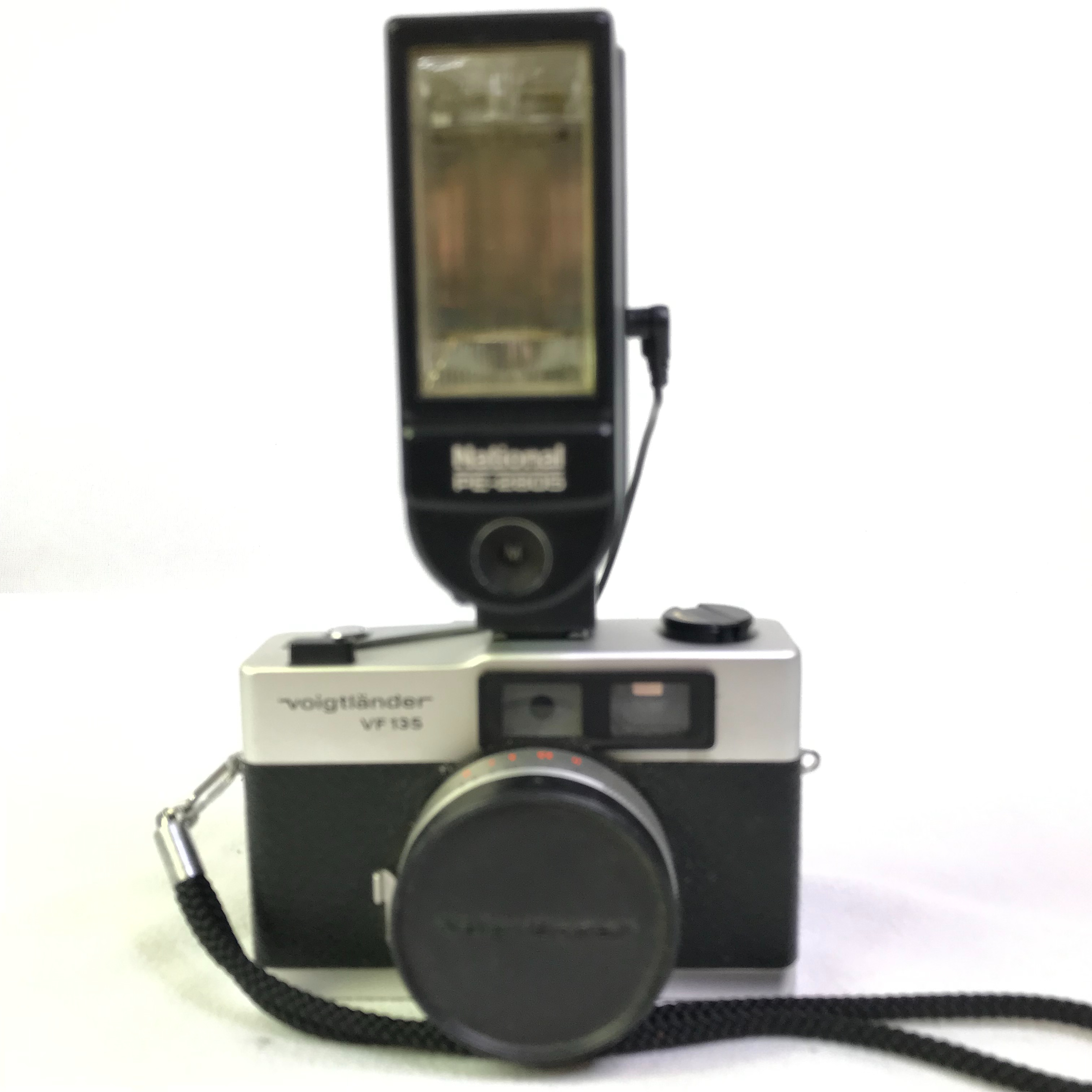 APPAREIL PHOTO TÉLÉMÈTRE DE FILM 35 mm Voigtlander VF 135 AVEC OBJECTIF 40 mm F/2,3 - Très bon état sur Label Emmaüs