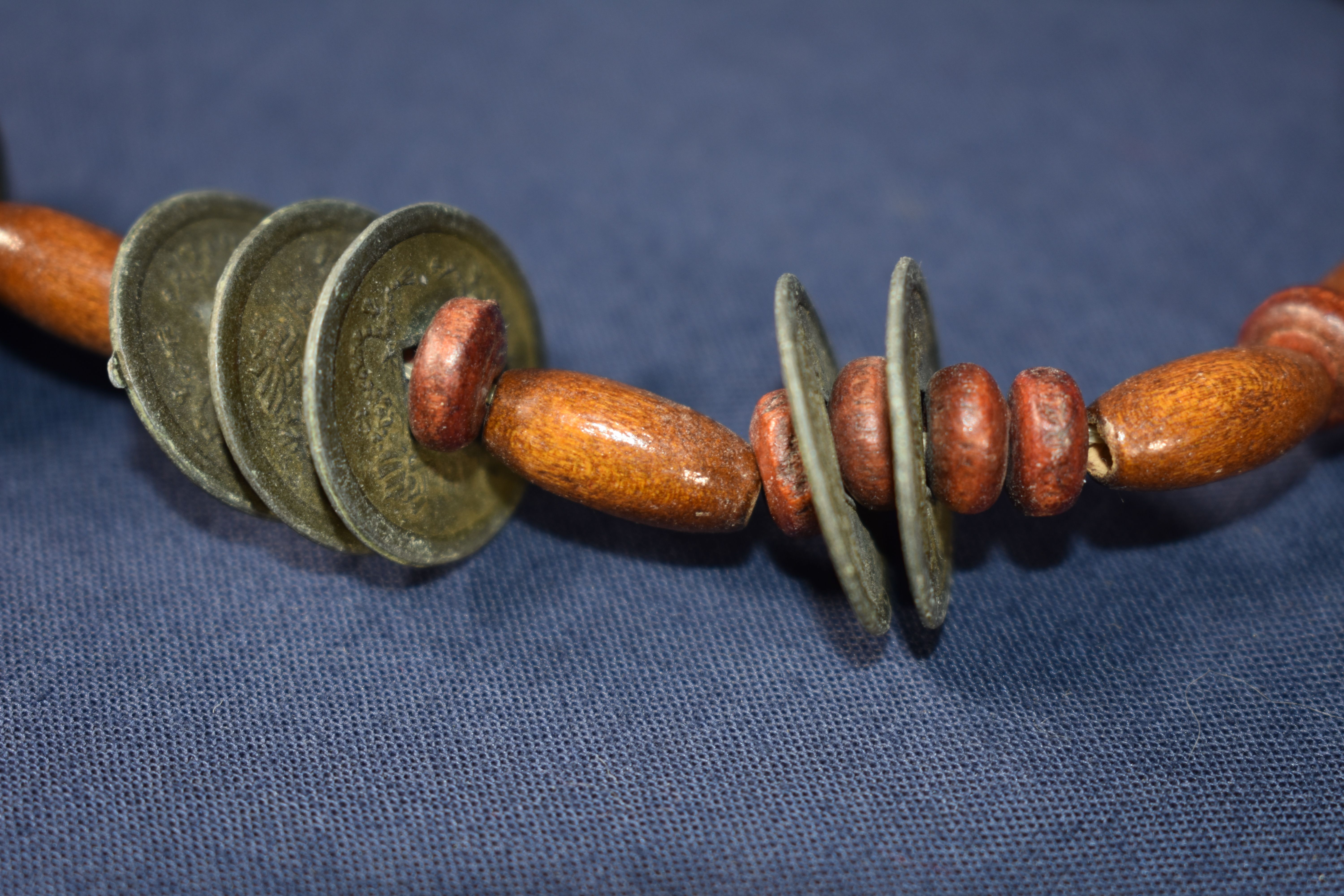 Collier ethnique " vintage ", longueur 70 cm. Bon état - Vue 10 - 