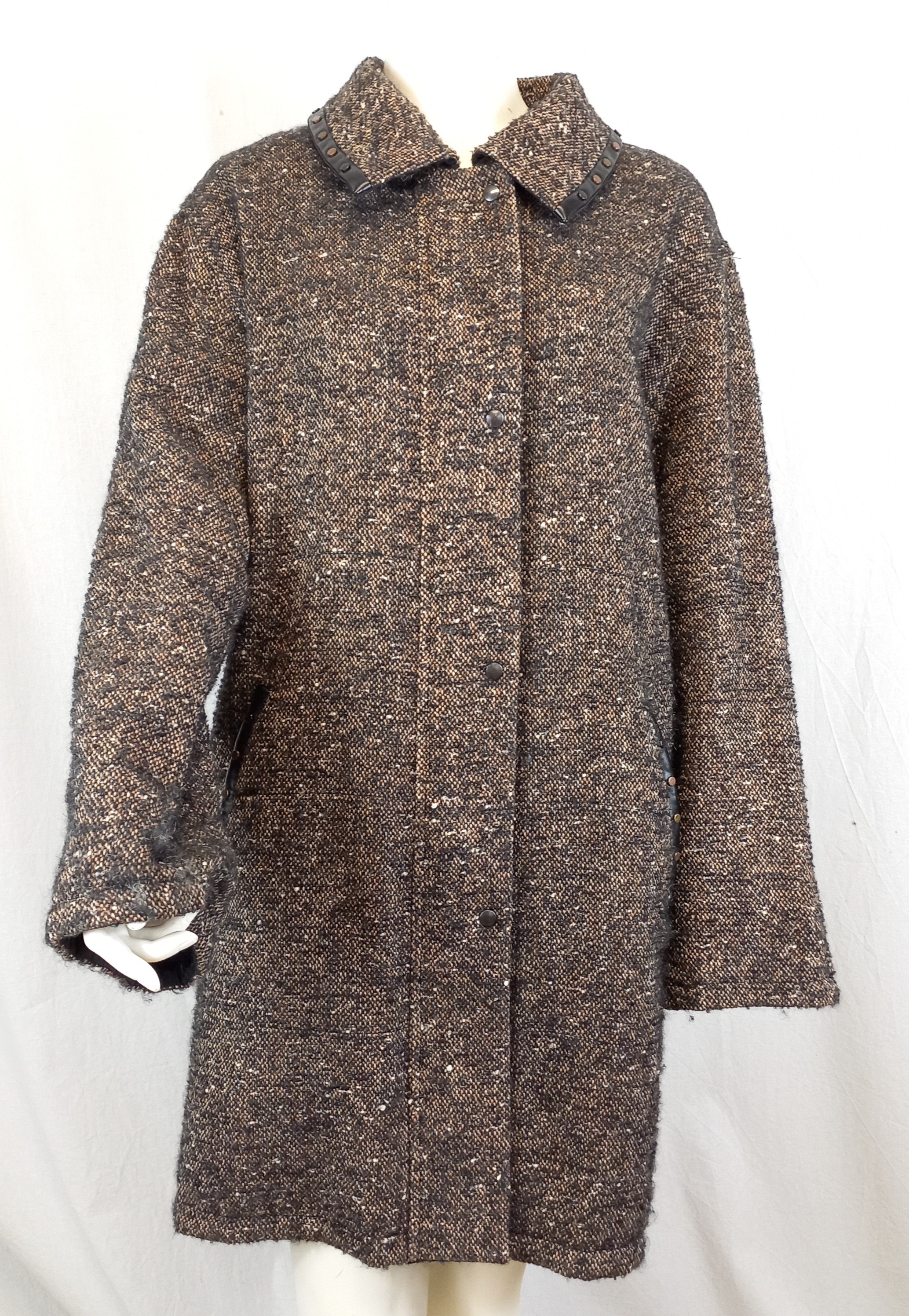 Manteau réversible lainage moucheté ou coutures noir brunes clous sur col et poches Très bon état - Vue 3 - 