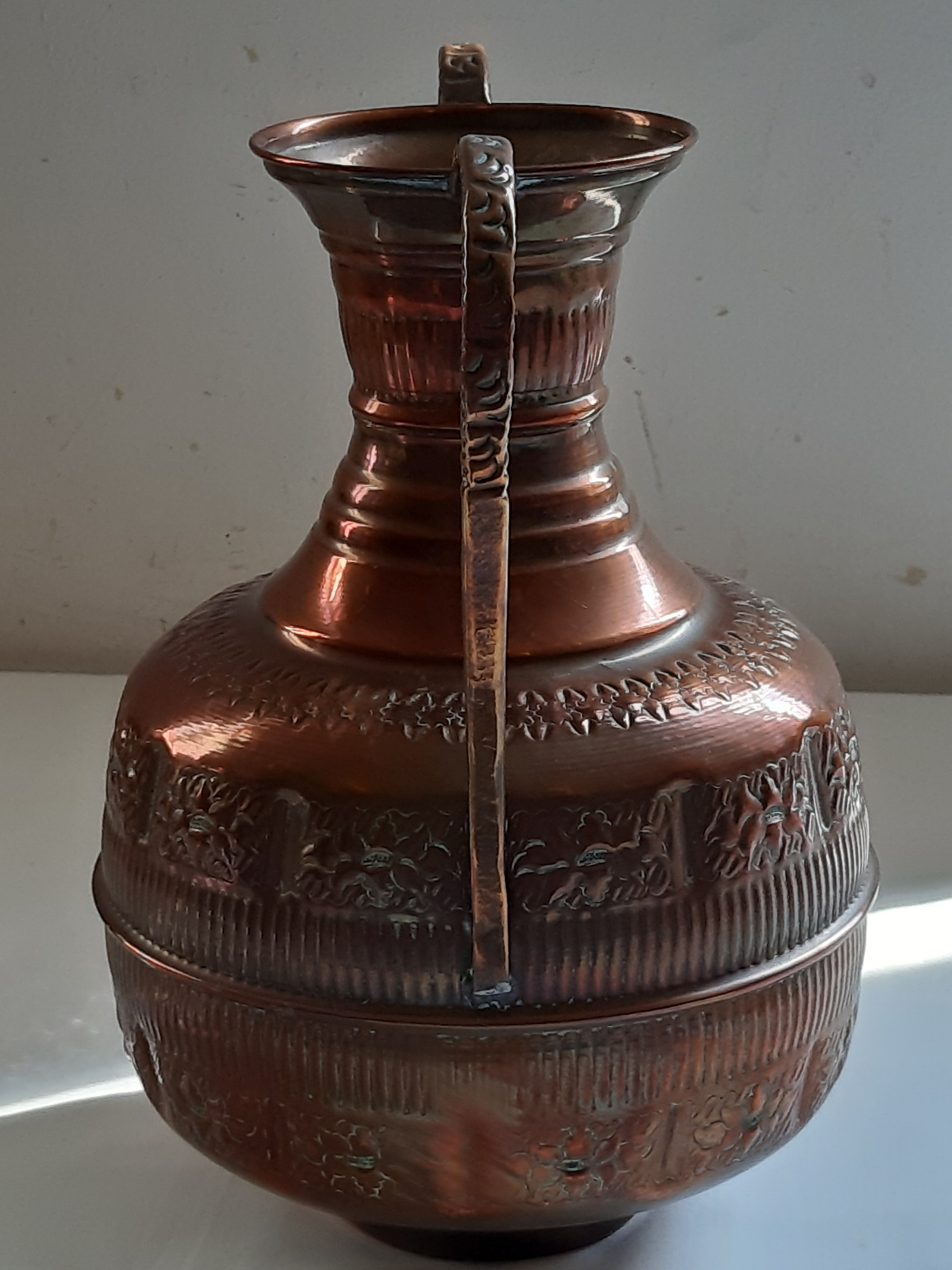 Vase amphore en cuivre gravé, décor floral, vintage  - Photo 1